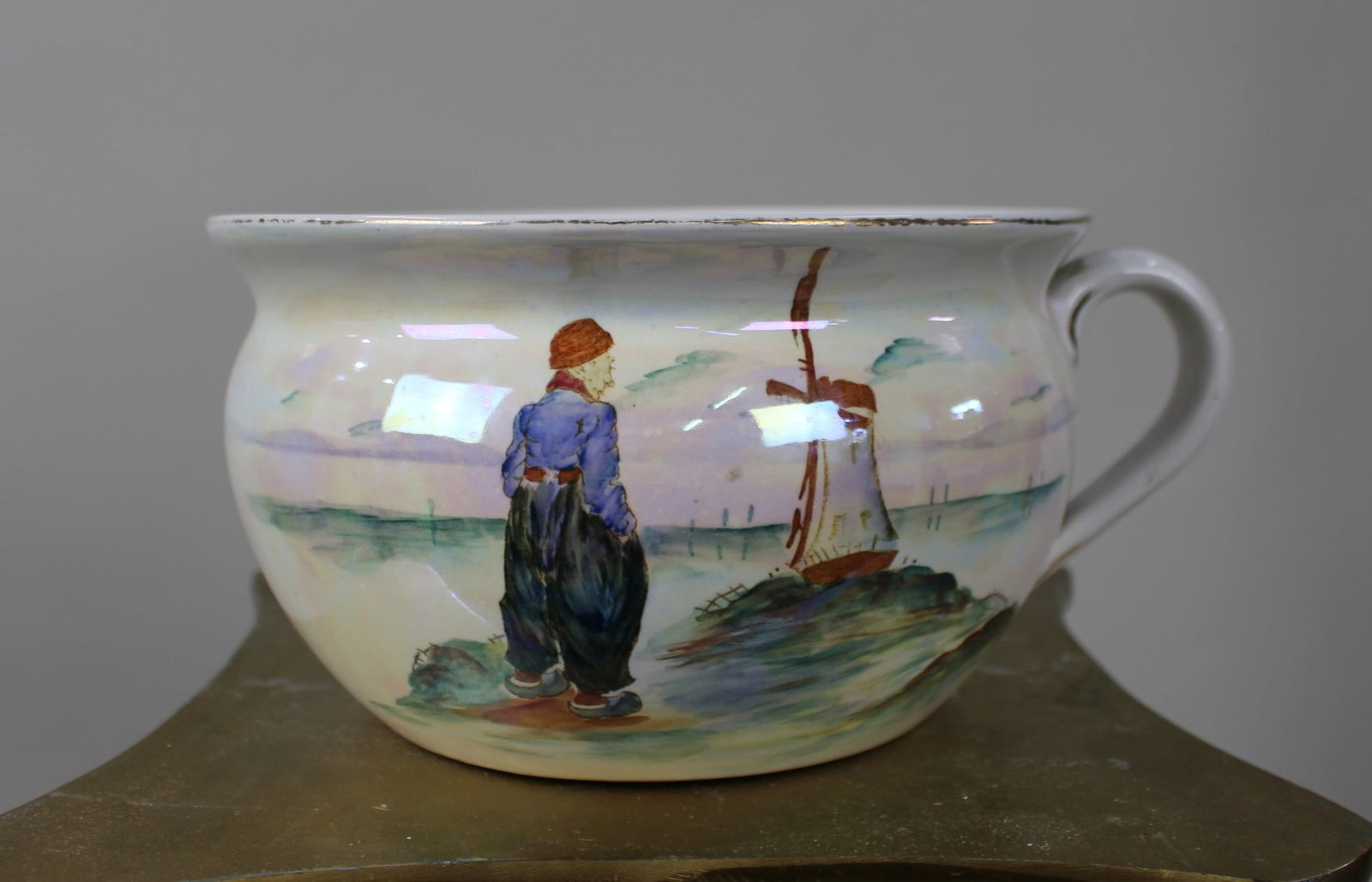 Vintage Pottery Chamber Pot: Title: Vintage Pottery Chamber Pot Description: Vintage Pottery Chamber Pot Condition: Used Delivery option: Collection & Delivery Location: WR1 Category: Antiques