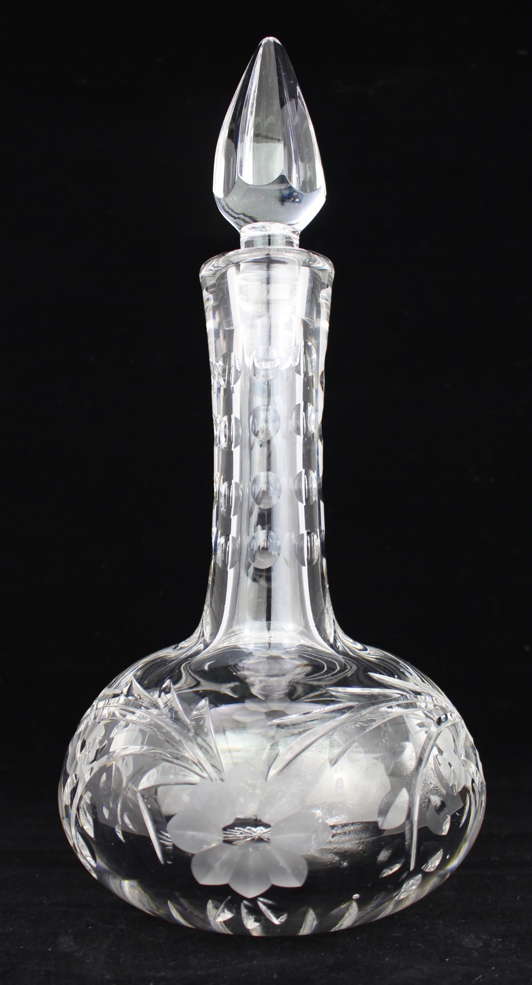 Fine Heavy Cut Crystal Drinks Decanter (1 of 2)