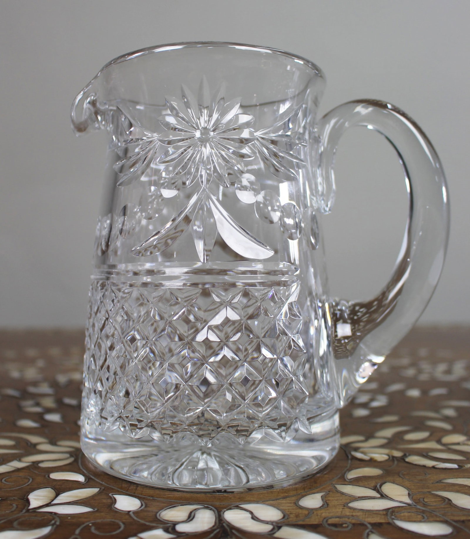 Fine Stuart Crystal Beaconsfield Pattern Cut Glass Jug: Title: Fine Stuart Crystal Beaconsfield Pattern Cut Glass Jug Description: Fine Stuart Crystal Beaconsfield Pattern Cut Glass Jug A fine quality late 20th century cut glass jug by Stuart Crystal in