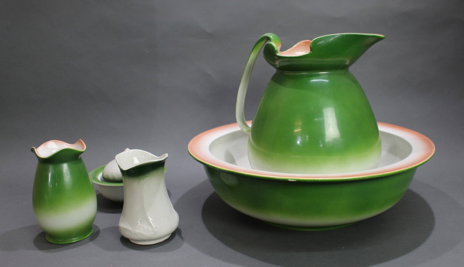 5 Piece Victorian Wash Set: Title: 5 Piece Victorian Wash Set Description: Victorian. English. Staffordshire. Jug height: 30 cm. Bowl width: 42 cm. All pieces pictured. Condition good, craquelure commensurate with age