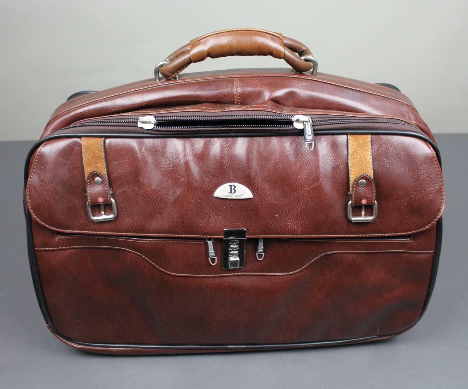 Vintage Brown Leather Travel Holdall Case (1 of 1)