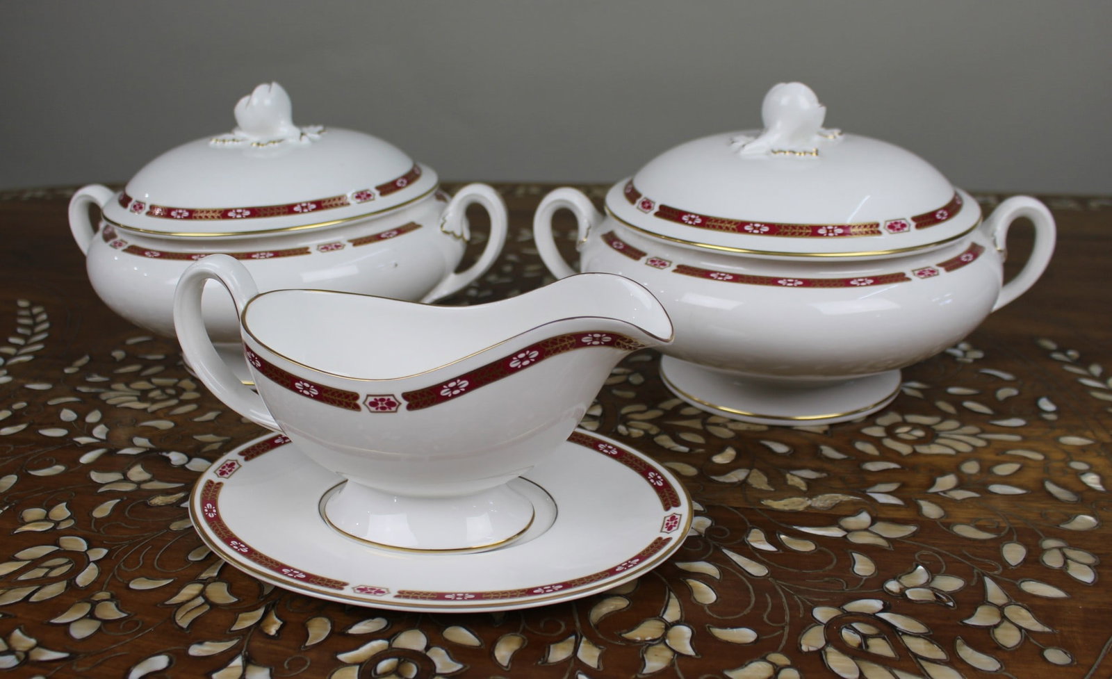 Collection of Royal Worcester “Grosvenor” Red & White: Title: Collection of Royal Worcester “Grosvenor” Red & White Description: Collection of Royal Worcester “Grosvenor” Red & White – Sauce Boat & Stand, and Two