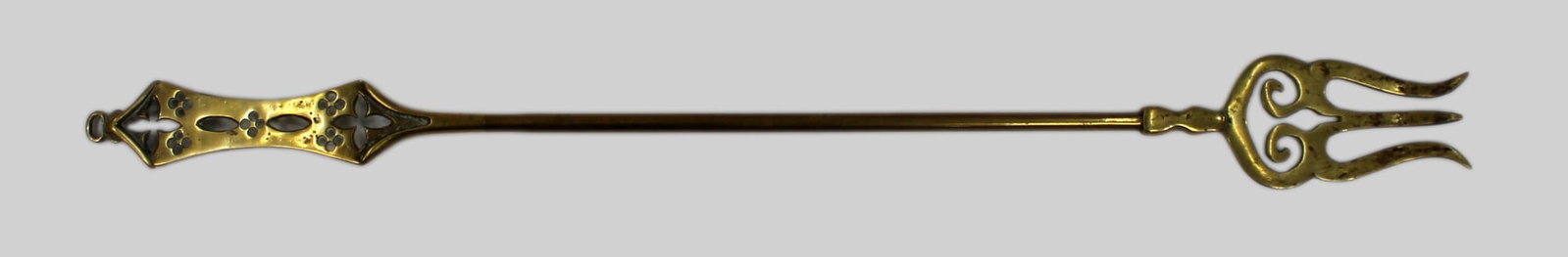 Antique Toasting Fork: Title: Antique Toasting Fork Description: Late Victorian Pierced Brass Toasting Fork A decorative pierced brass toasting fork dating to the late 19th or early 20th century. The trident-shaped head