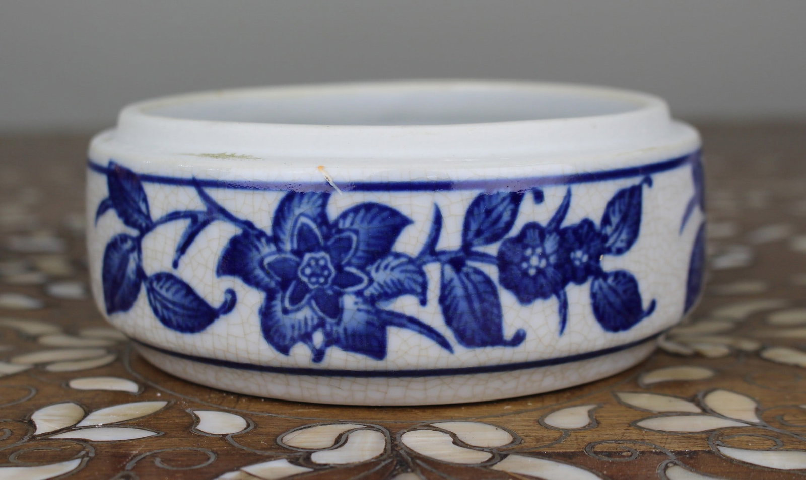 Victorian Blue & White Transfer-Printed Earthenware Bowl / Cachepot: Title: Victorian Blue & White Transfer-Printed Earthenware Bowl / Cachepot Description: Victorian Blue & White Transfer-Printed Earthenware Bowl / Cachepot Late 19th-century English