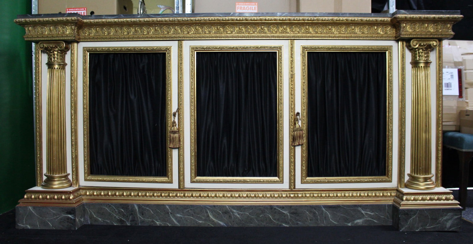 Impressive Neoclassical-Style Painted and Gilt Credenza - 4