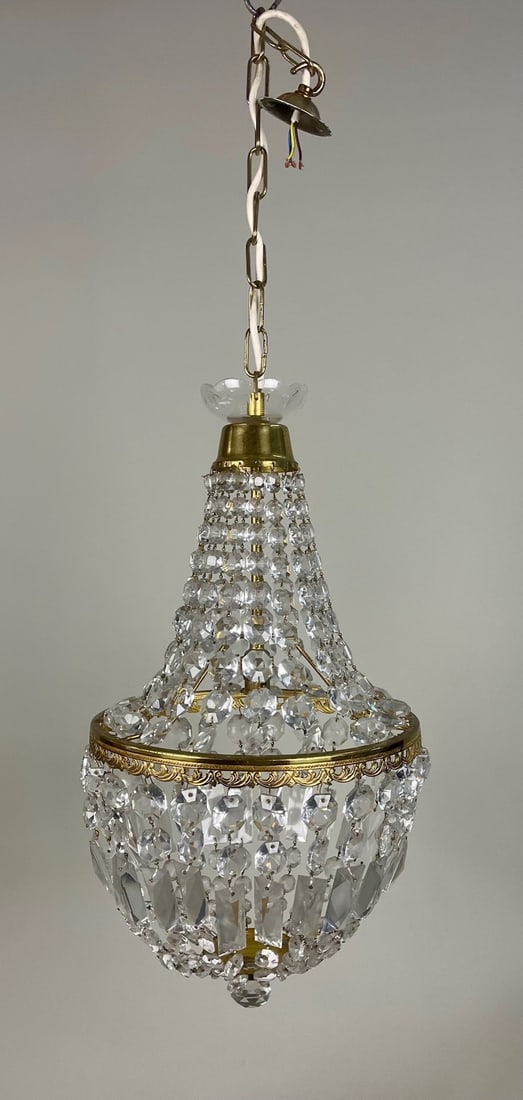 Vintage Baguette-Style Crystal Pendant Chandelier: Title: Vintage Baguette-Style Crystal Pendant Chandelier Description: Vintage Baguette-Style Crystal Pendant Chandelier Condition: Used Delivery option: Collection & Delivery Location: WR1