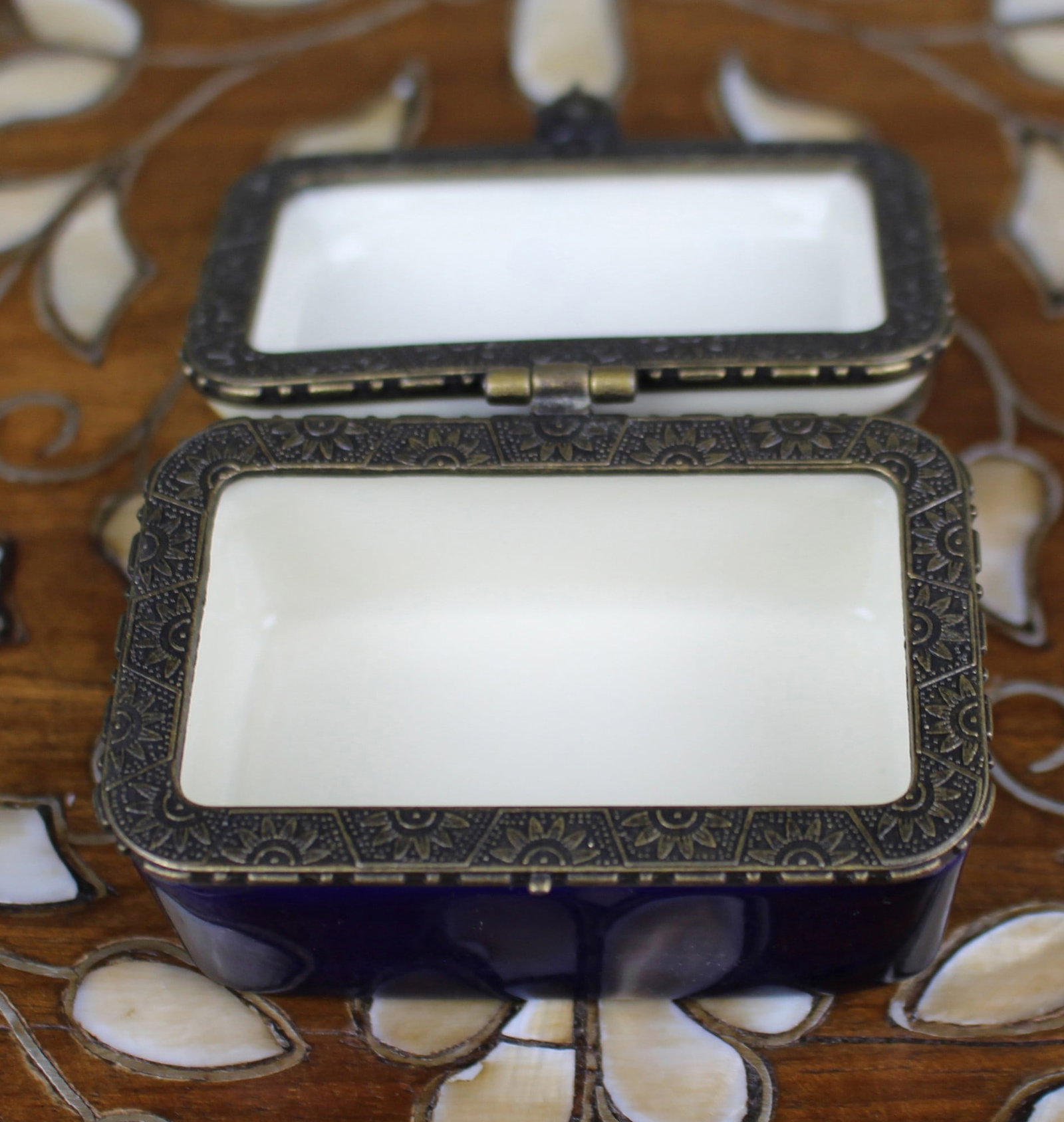 Old Tupton Ware Porcelain Trinket Box with Floral & Butterfly Decoration - 8