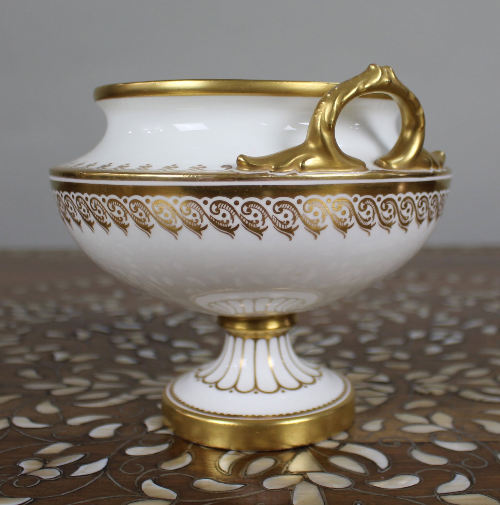 19th Century English White & Gilt Two-Handled Porcelain Urn - 4
