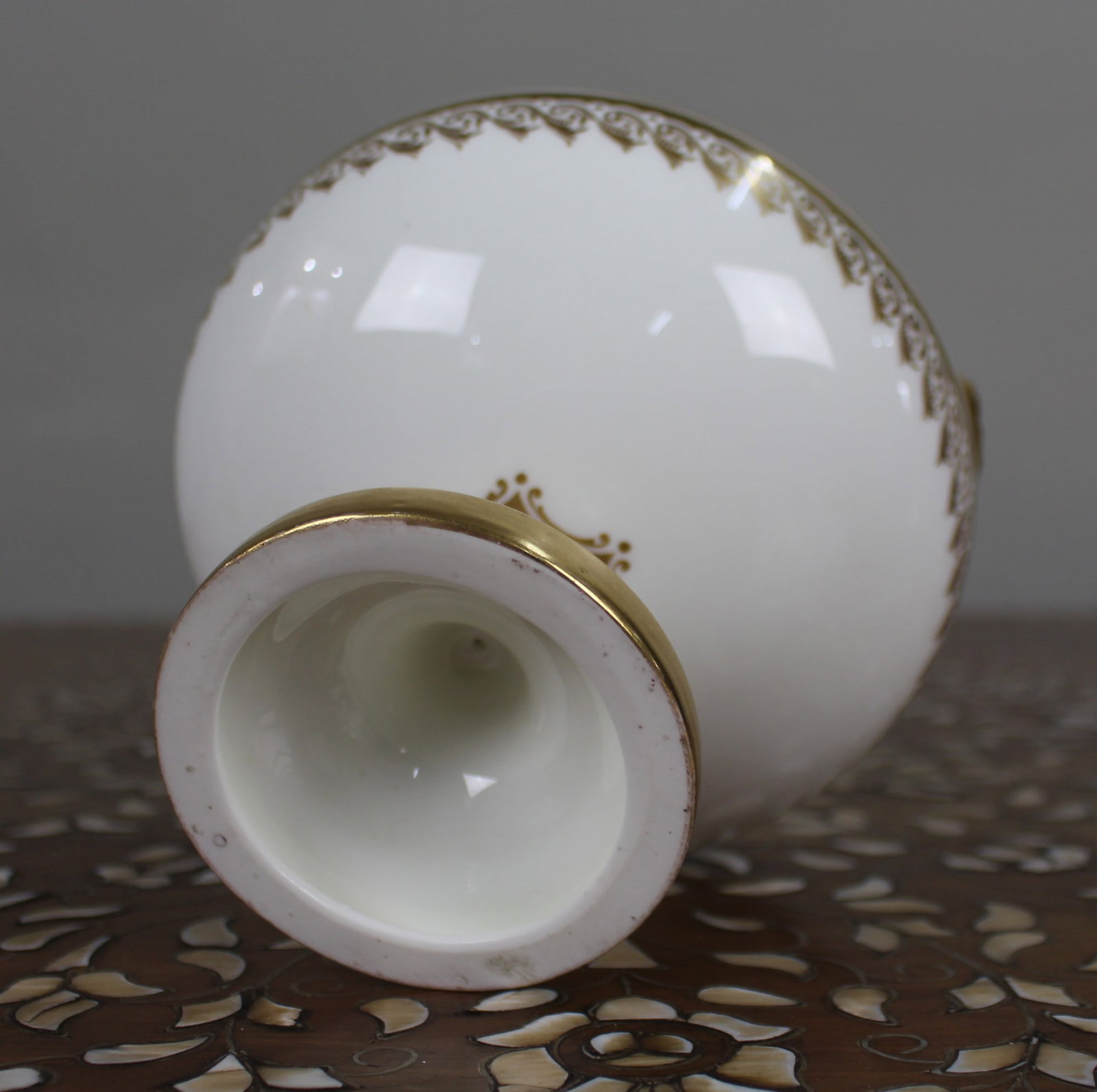 19th Century English White & Gilt Two-Handled Porcelain Urn - 8