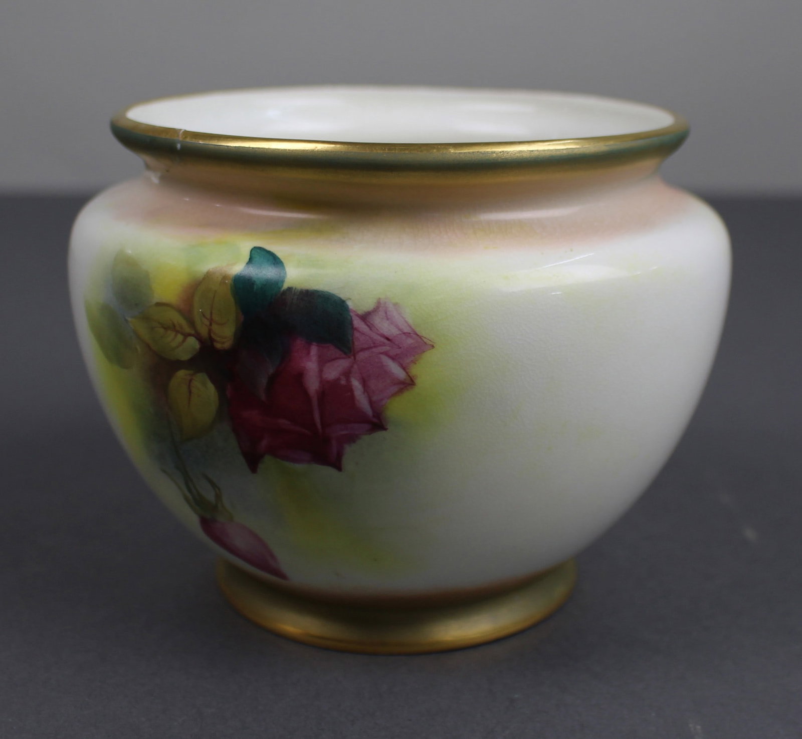 Antique Royal Worcester Hand-Painted Rose Vase – F132 (Date Code 1912) - 3