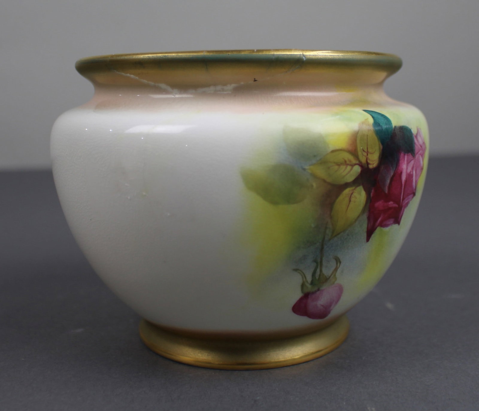Antique Royal Worcester Hand-Painted Rose Vase – F132 (Date Code 1912) - 4