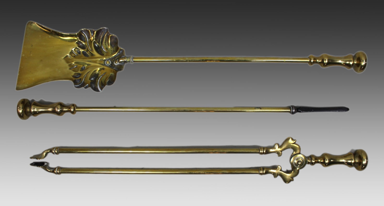 Antique Brass Fireplace Tool Set, English c.1900: Title: Antique Brass Fireplace Tool Set, English c.1900 Description: Antique Brass Fireplace Tool Set, English c.1900 A good quality antique brass fireplace companion set, English, dating to around
