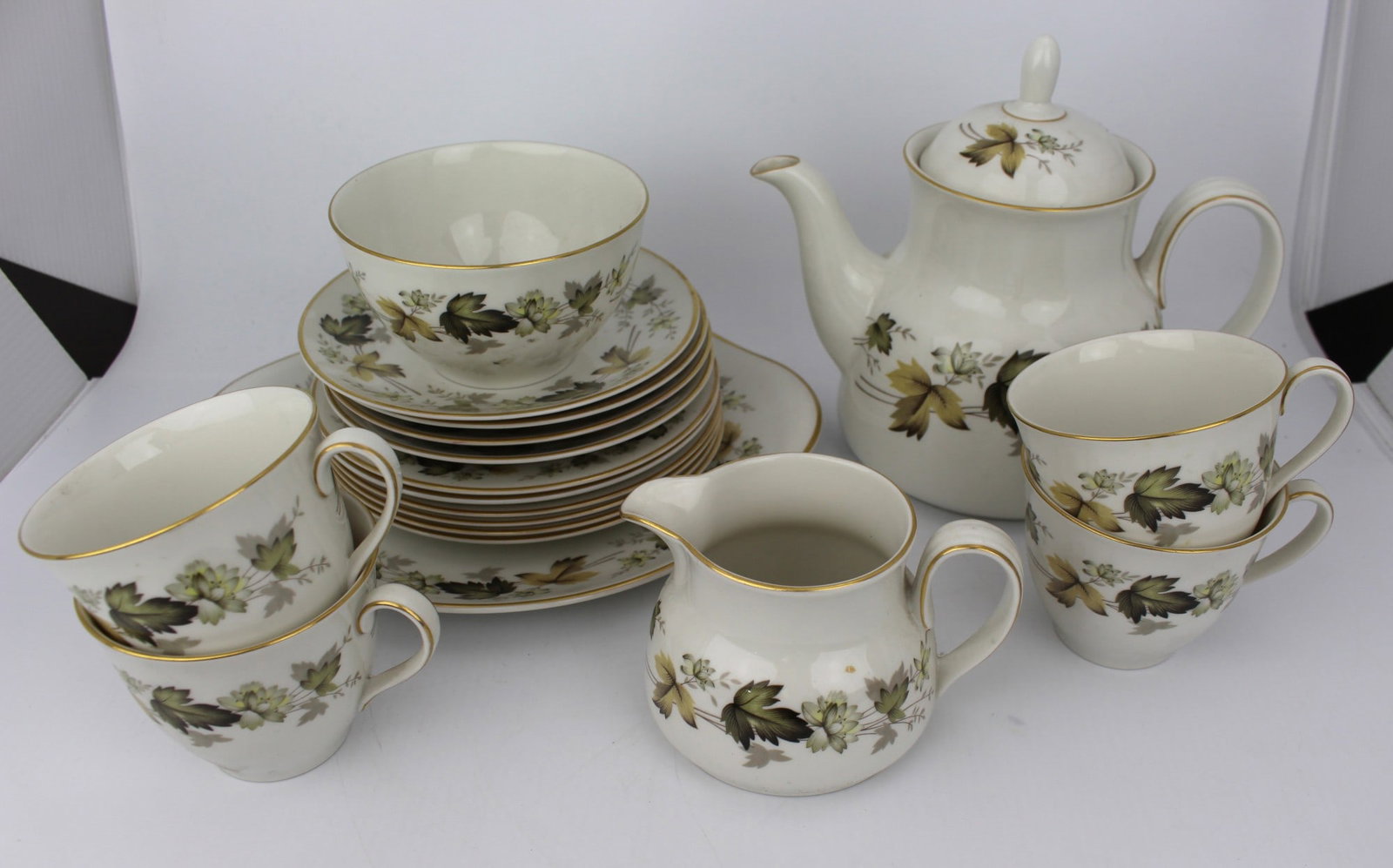 Collection of Royal Doulton Larchmont: Title: Collection of Royal Doulton Larchmont Description: Collection of Royal Doulton Larchmont. All 19 pieces offered. Condition: Used Delivery option: Collection & Delivery Location: WR1