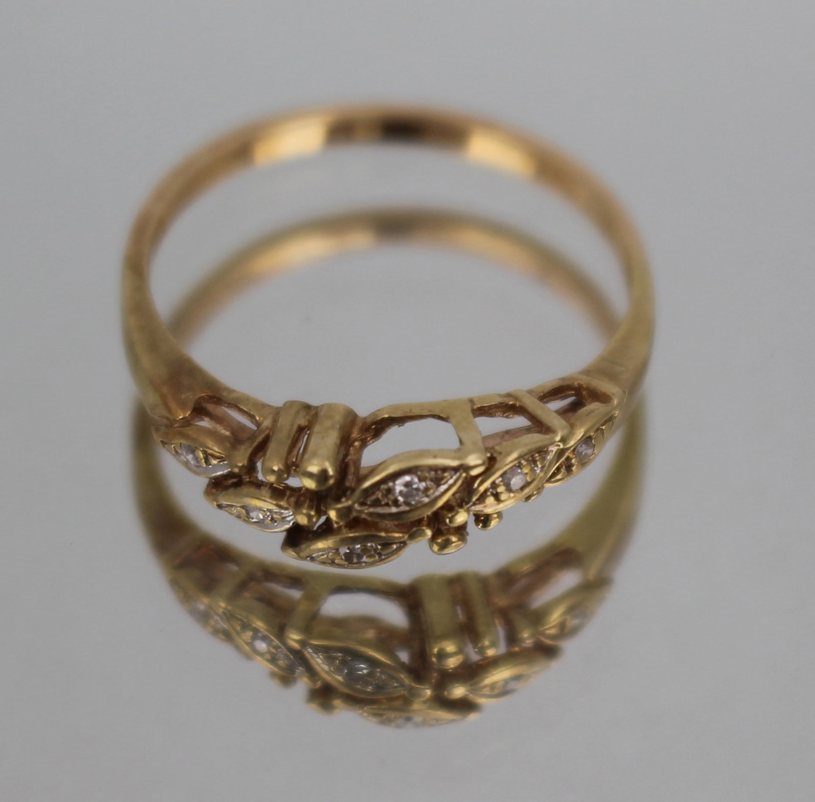 Floral Gold Ring: Title: Floral Gold Ring Description: Vintage Gold Ring with Diamond-Like Stones – Elegant Marquise Design This exquisite vintage ring features a delicate, nature-inspired design with