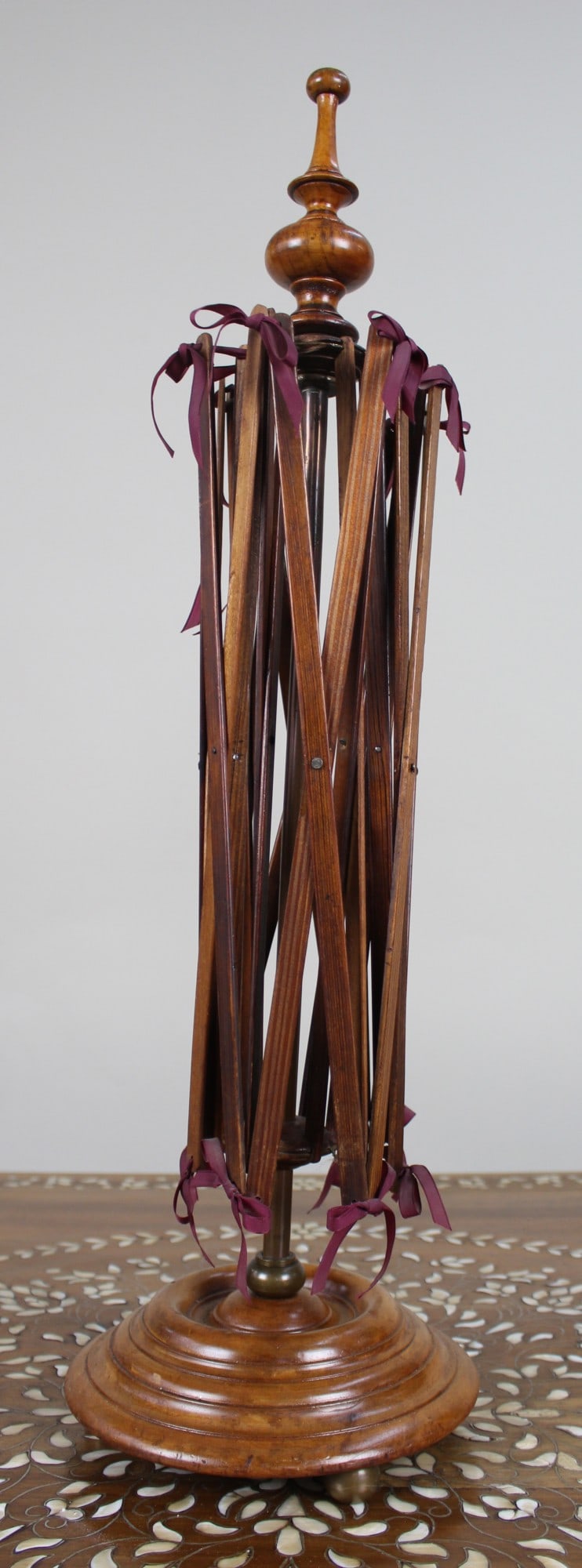 Victorian Wooden Yarn Swift / Wool Winder on Stand, c.1850: Title: Victorian Wooden Yarn Swift / Wool Winder on Stand, c.1850 Description: Victorian Wooden Yarn Swift / Wool Winder on Stand, c.1850 A fine mid-19th century umbrella swift or wool winder, dating