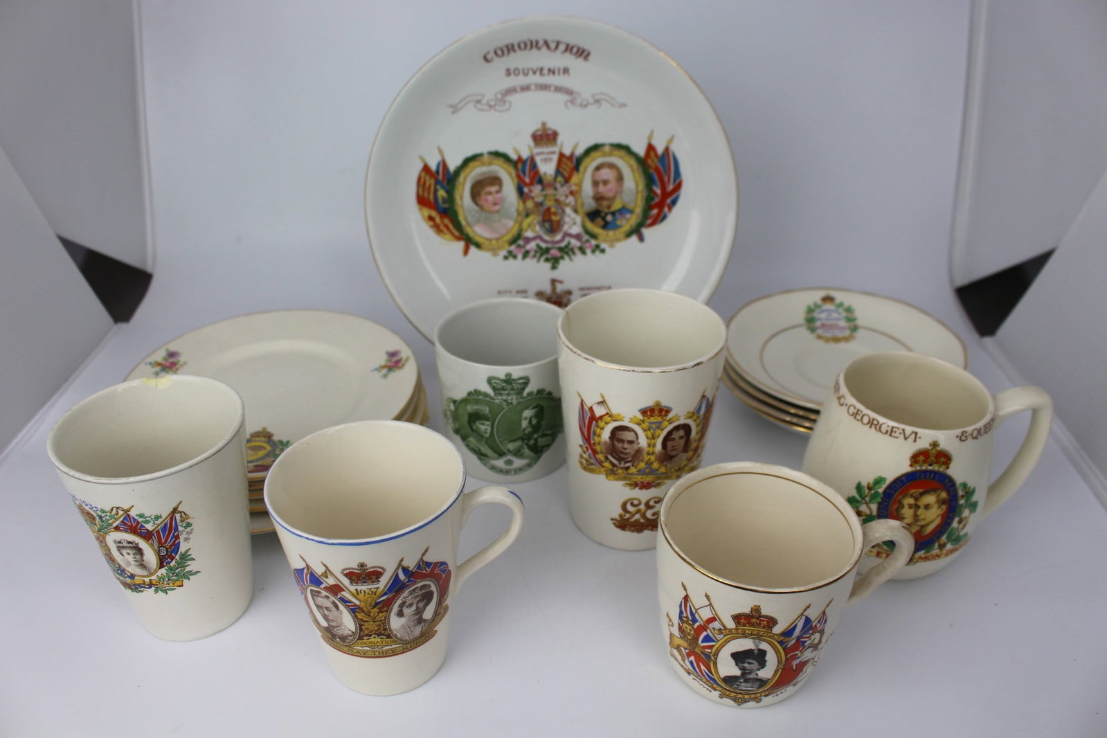 Collection of Coronation Ware: Title: Collection of Coronation Ware Description: Collection of Coronation Ware. All 16 pieces pictured Condition: Used Delivery option: Collection & Delivery Location: WR1 Category: Antiques