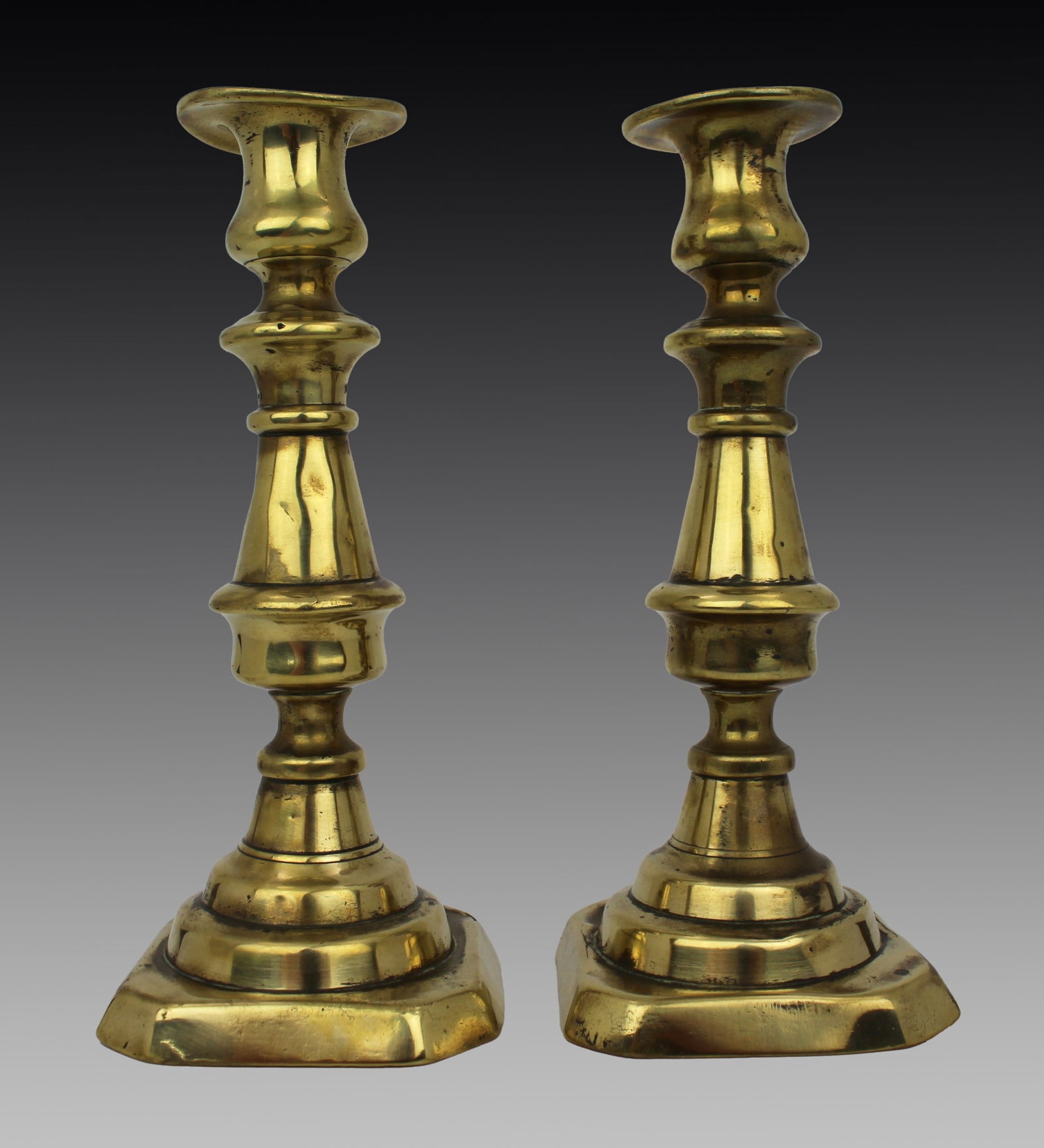 Pair of Antique Brass Candlesticks: Title: Pair of Antique Brass Candlesticks Description: Pair of Georgian Brass Candlesticks c.1820 A well-matched pair of early 19th-century English brass candlesticks, crafted in the Georg