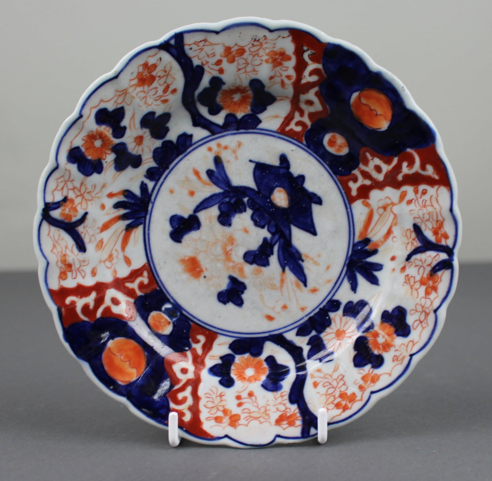 Antique Japanese Imari Porcelain Dish – 19th Century: Title: Antique Japanese Imari Porcelain Dish – 19th Century Description: Antique Japanese Imari Porcelain Dish – 19th Century A finely hand-painted Japanese Imari porcelain dish dating to