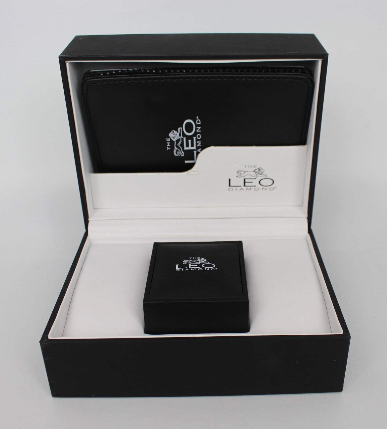 Leo Diamond Platinum Ring with 0.33 Carat Natural Diamond - 11