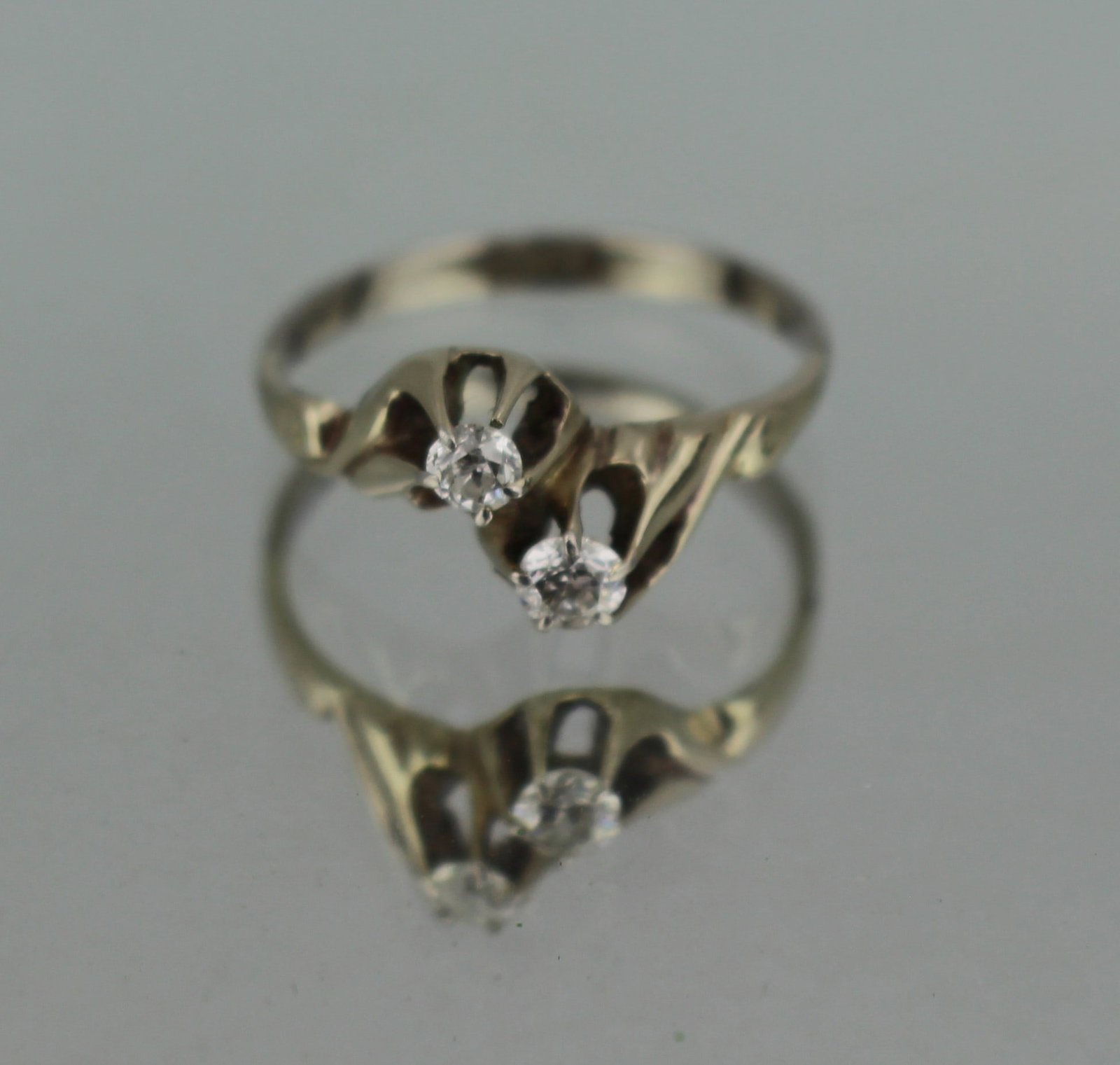 Diamond Crossover 18ct White Gold Ring: Title: Diamond Crossover 18ct White Gold Ring Description: Diamond Crossover 18ct White Gold Ring Condition: Used Delivery option: Collection & Delivery Location: WR1 Category: Antiques