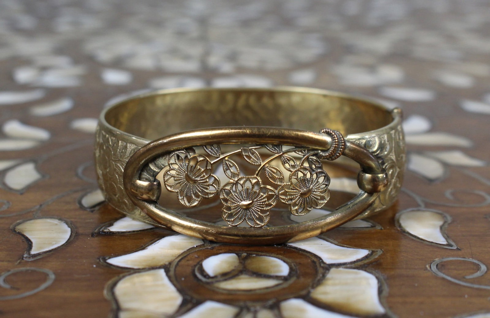 Antique Gilt Filigree Hinged Bangle c.1900: Title: Antique Gilt Filigree Hinged Bangle c.1900 Description: Antique Gilt Filigree Hinged Bangle c.1900 The bangle is engraved throughout with scrolling foliage and floral motifs, the oval front