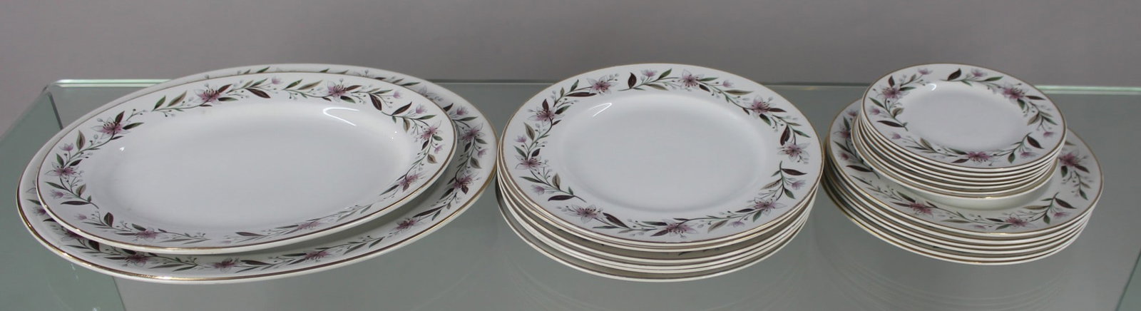 Chinastyle Simpson Potteries Naples Part Dinner Service: Title: Chinastyle Simpson Potteries Naples Part Dinner Service Description: Vintage, 20th century. 21 pieces in total, as pictured Condition: Used Delivery option: Collection & Delivery Location: