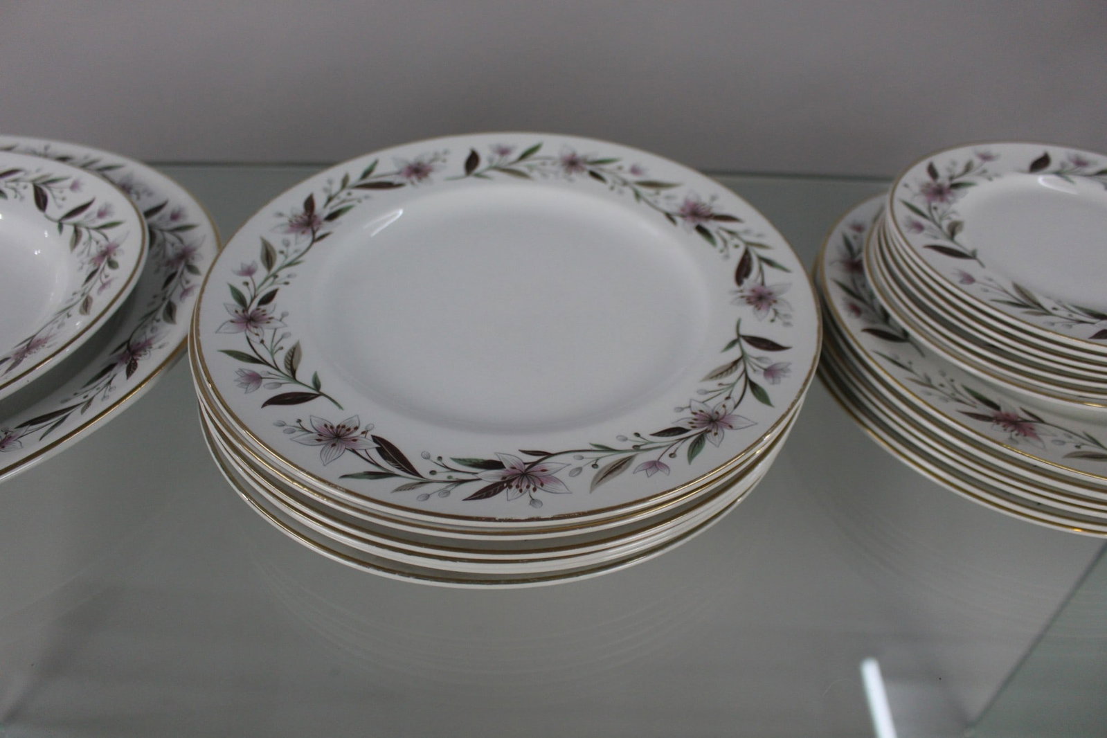 Chinastyle Simpson Potteries Naples Part Dinner Service - 4