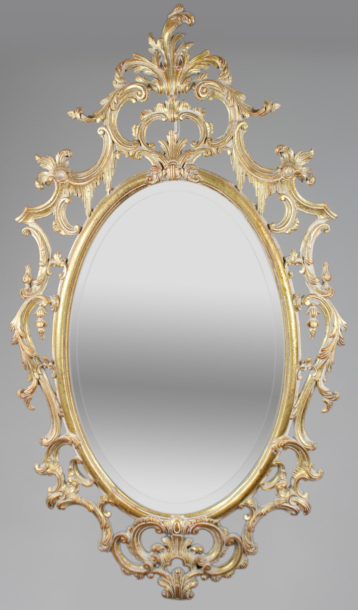 Large Italian Rococo-Style Carved Giltwood Oval Wall Mirror, Florentine, 20th Century: Title: Large Italian Rococo-Style Carved Giltwood Oval Wall Mirror, Florentine, 20th Century Description: Large Italian Rococo-Style Carved Giltwood Oval Wall Mirror, Florentine, 20th Century A