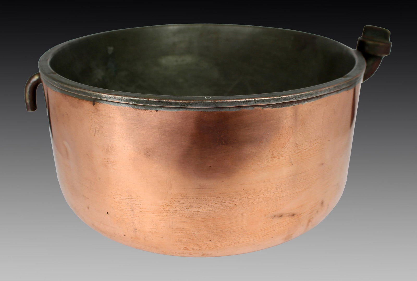 Large Antique Copper Bain Marie: Title: Large Antique Copper Bain Marie Description: Large Antique Copper Bain Marie A fascinating and heavy antique piece of kitchenalia, dating to the late 19th or early 20th century. Raised on