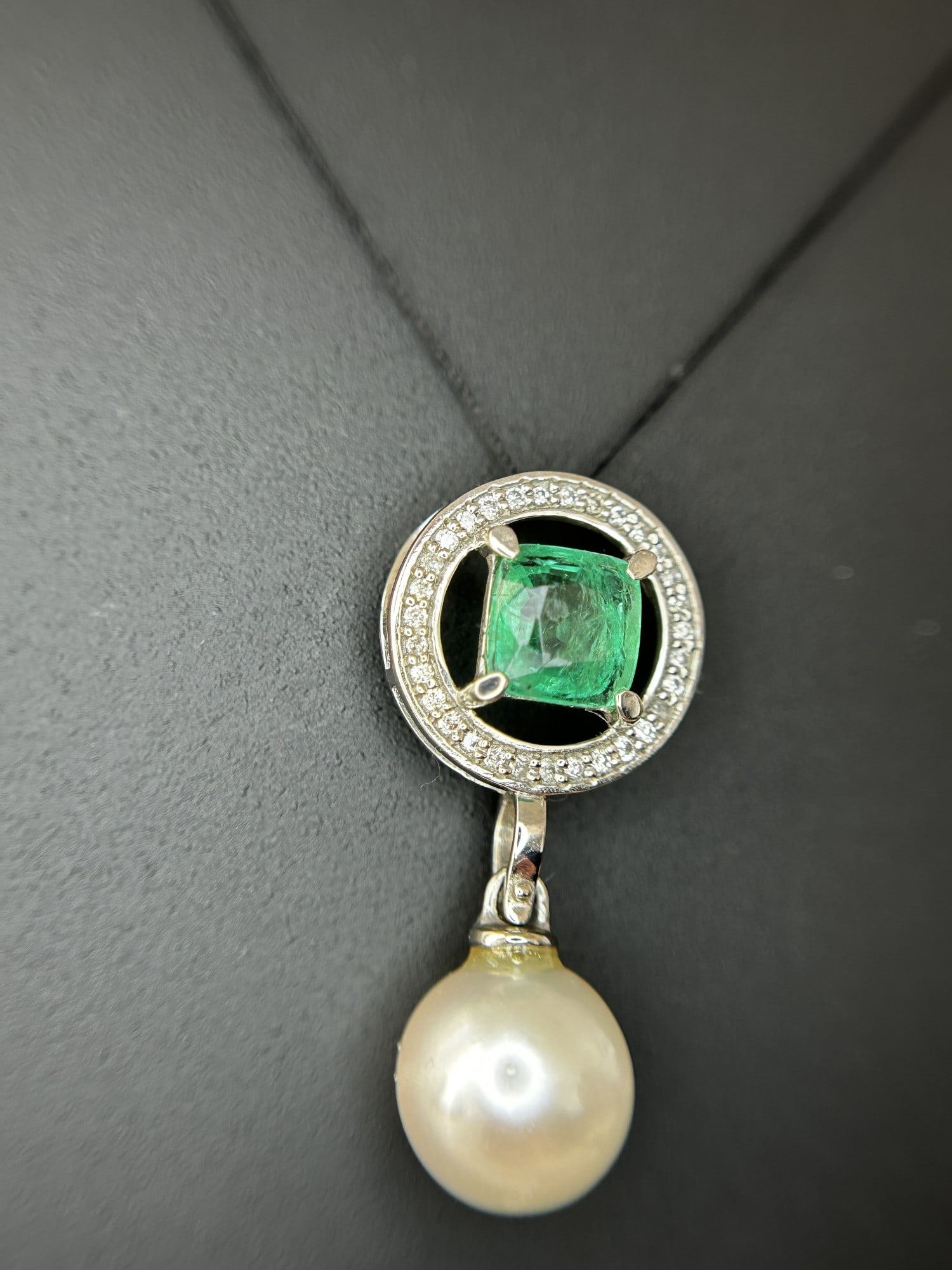 Beautiful 5.55CT South Sea Pearl, 1.14ct Emerald, Diamonds & 950 Platinum Pendant - 2