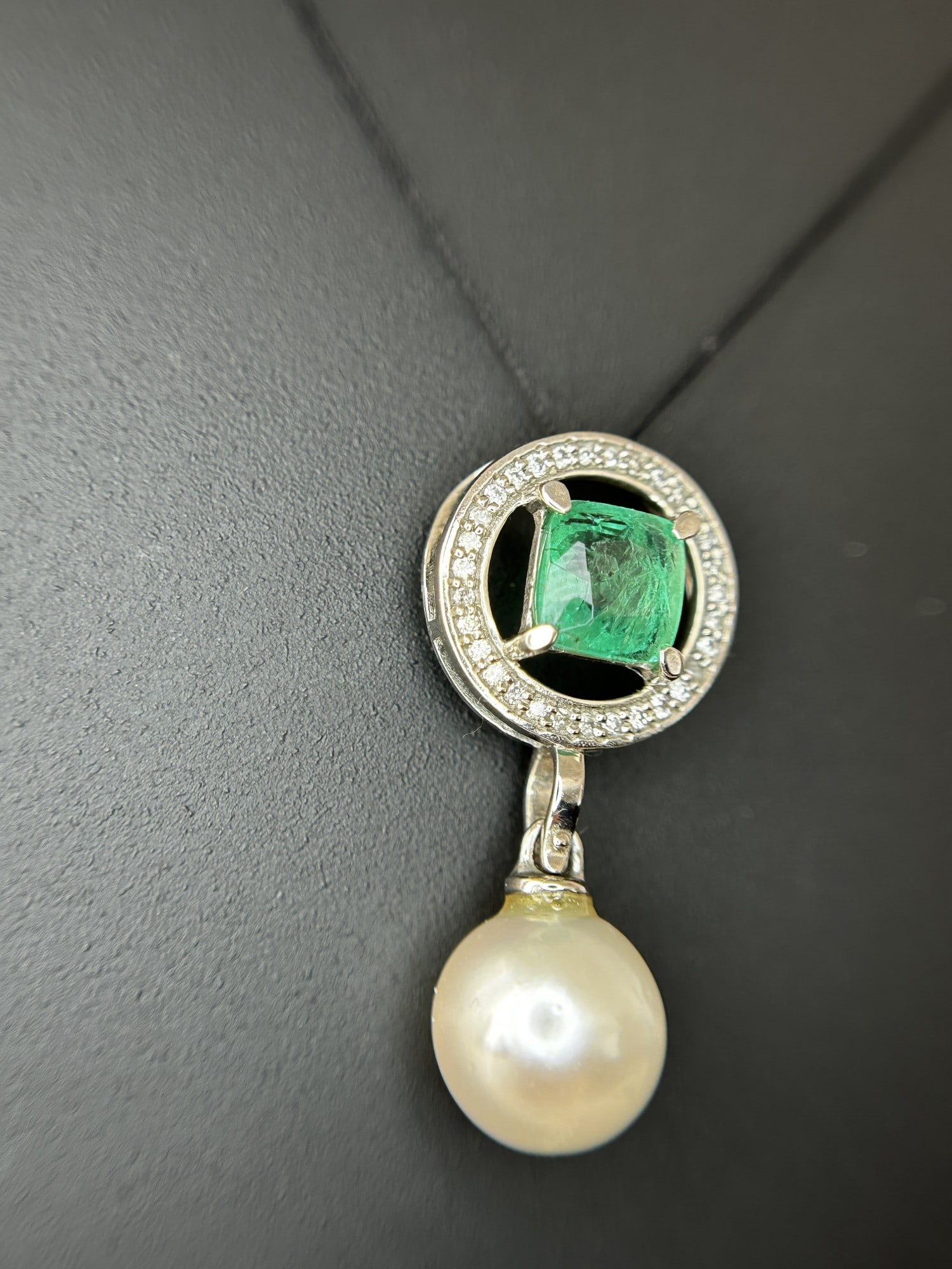 Beautiful 5.55CT South Sea Pearl, 1.14ct Emerald, Diamonds & 950 Platinum Pendant - 5