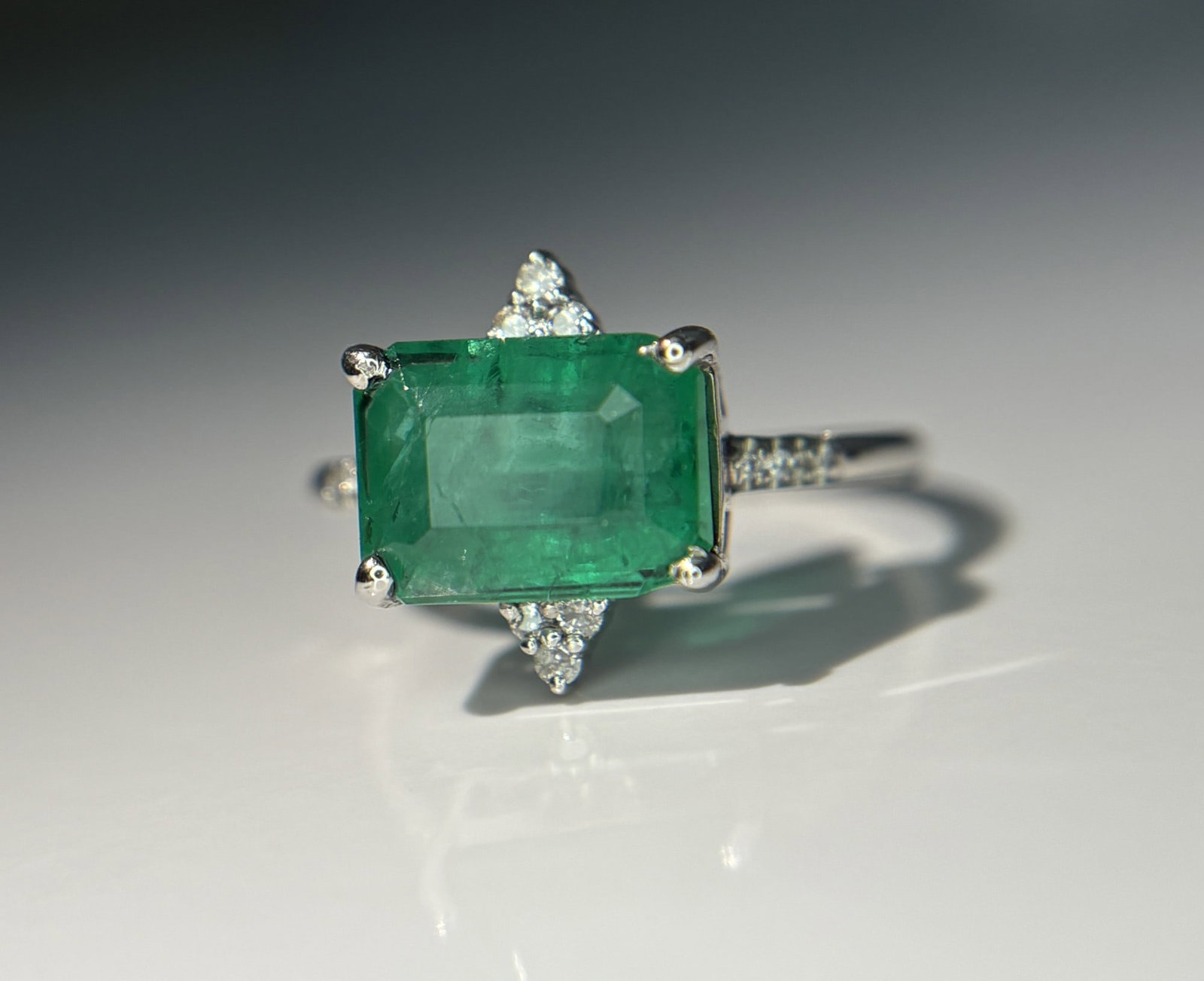 Beautiful 4.05 CT Natural Emerald Ring With Natural Diamonds & Platinum 950 - 2