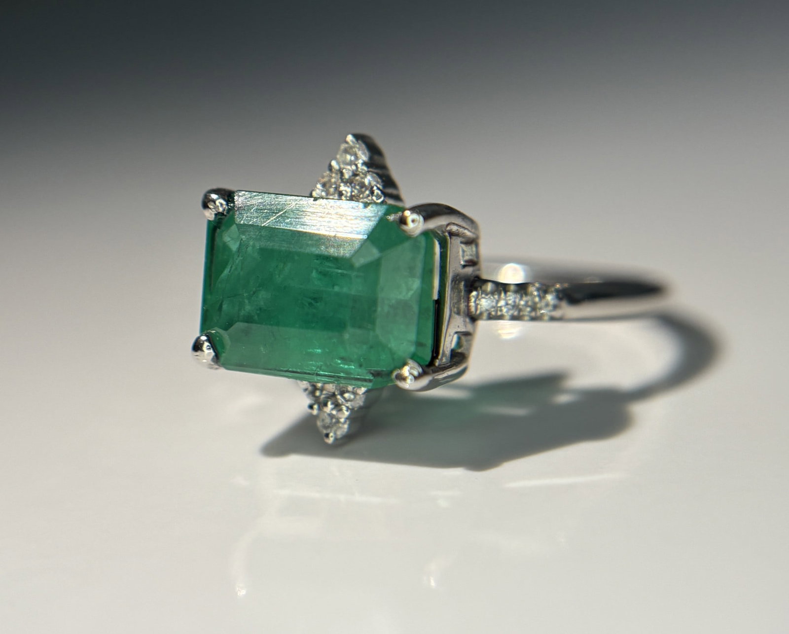 Beautiful 4.05 CT Natural Emerald Ring With Natural Diamonds & Platinum 950 - 4