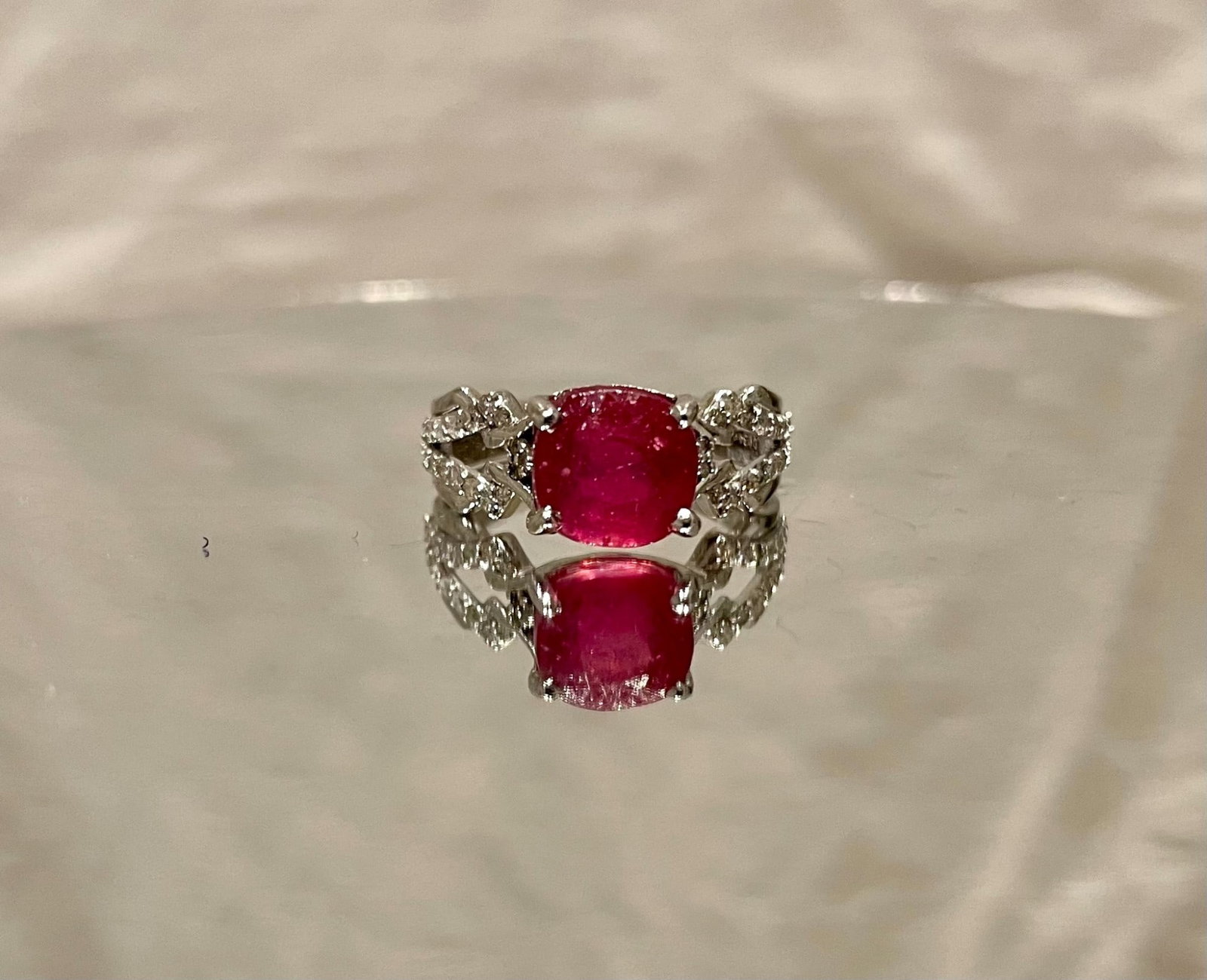 Natural Burmese Ruby Ring 3.35 Ct With Natural Diamonds & 18k Gold - 2