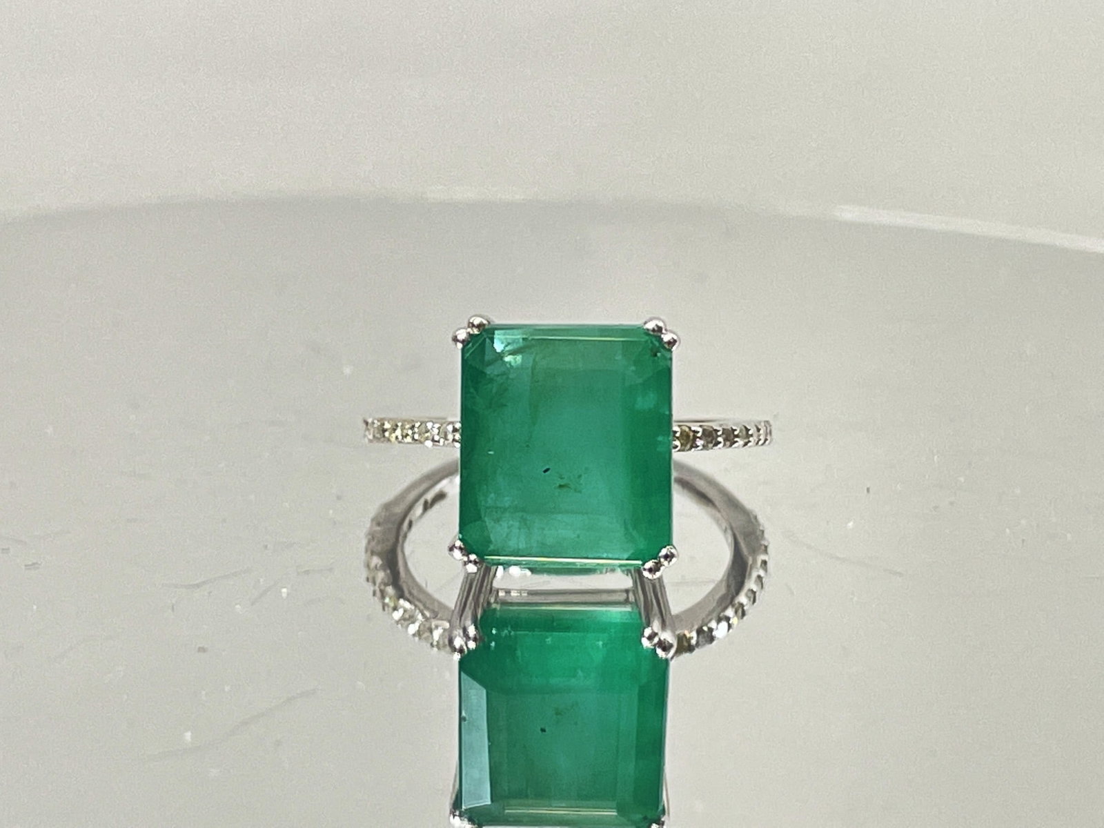 Beautiful 7.19CT Natural Emerald With Natural Diamonds & 18k White Gold - 2
