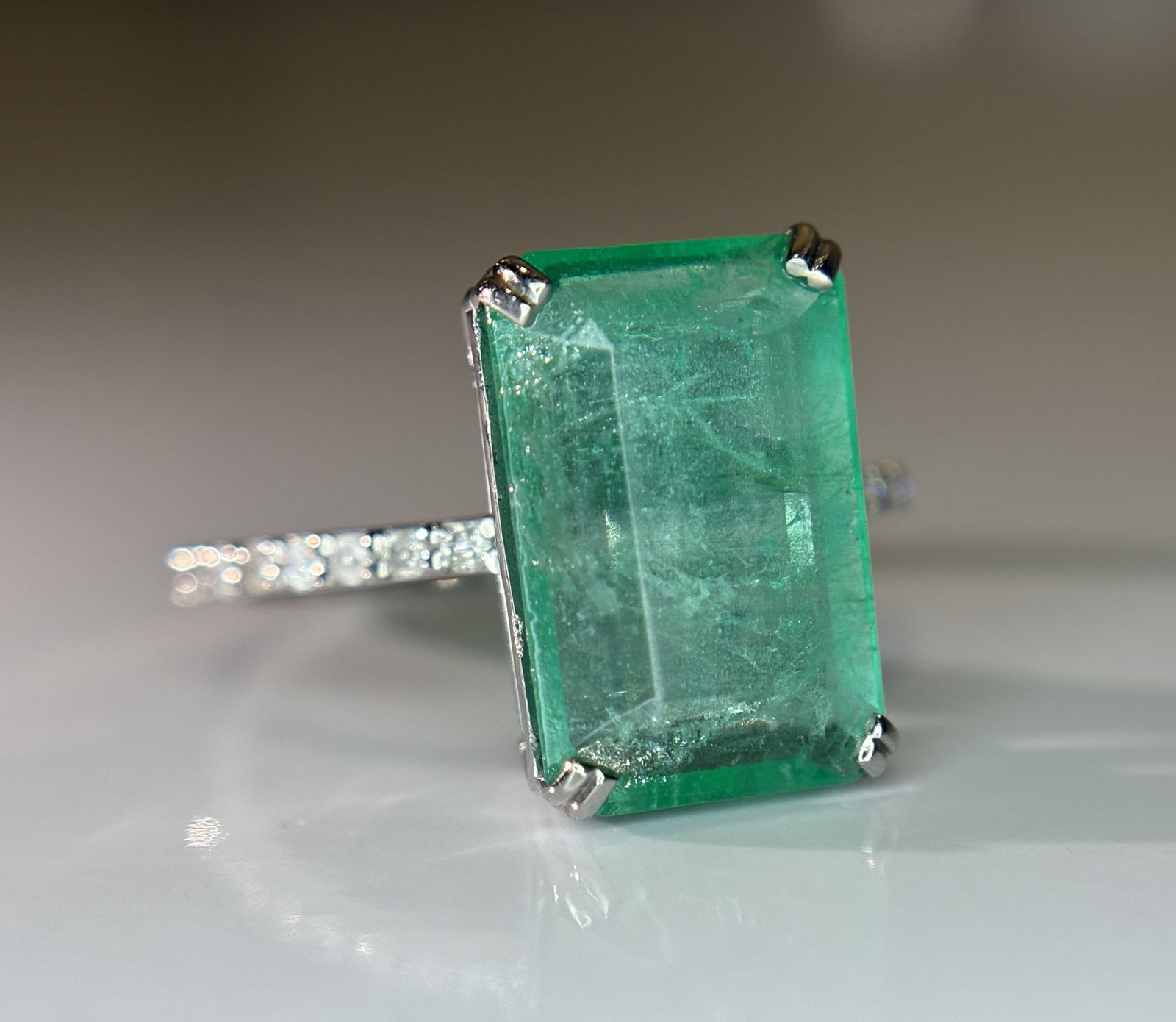 Beautiful 3.66 CT Natural Emerald Ring With Natural Diamonds & Platinum 950 - 8