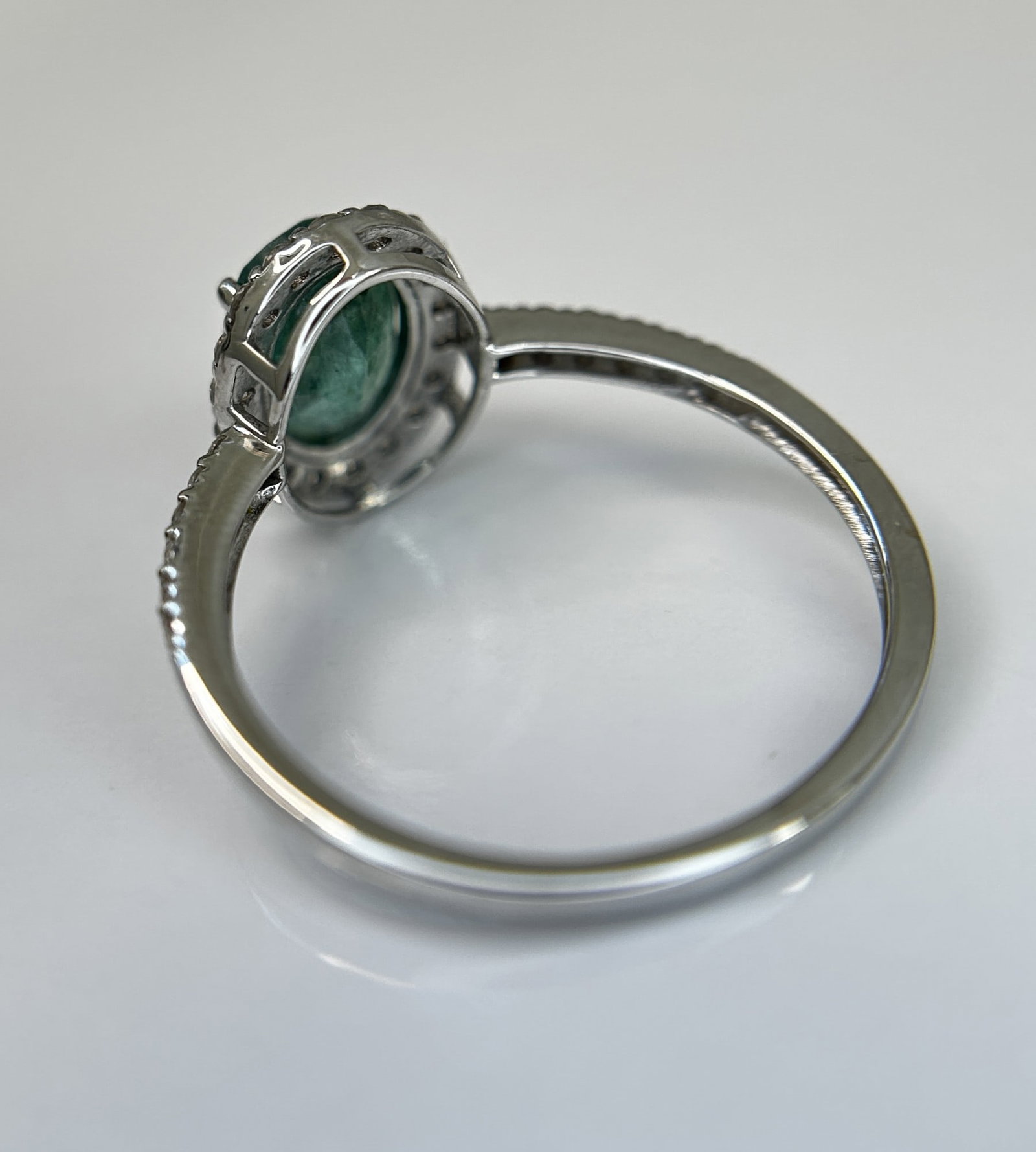 Beautiful Natural Emerald 1.22CT With Natural Diamonds & 18k Gold - 4