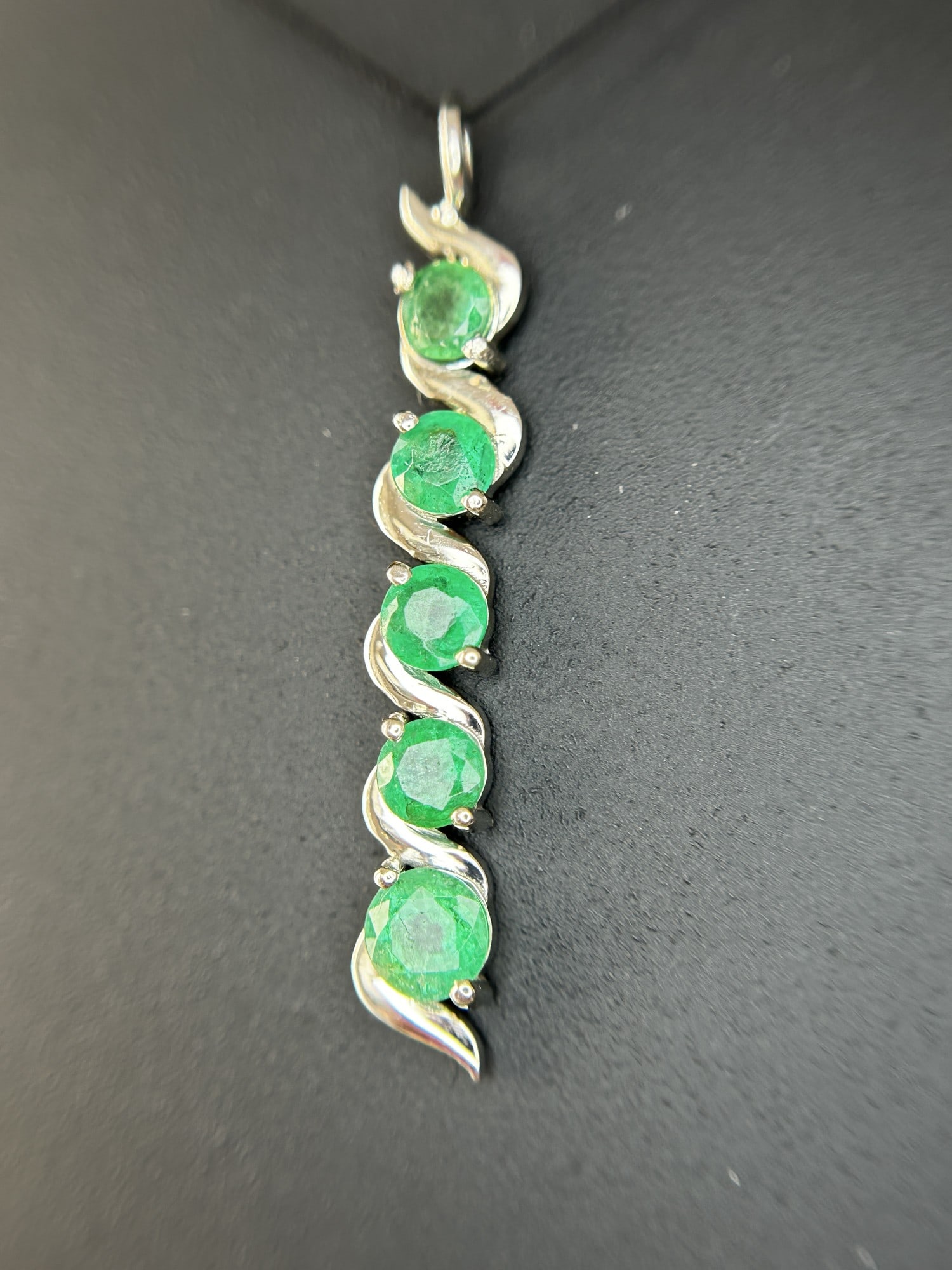 Beautiful 1.17ct Natural Emerald Pendant With Platinum 950 - 2