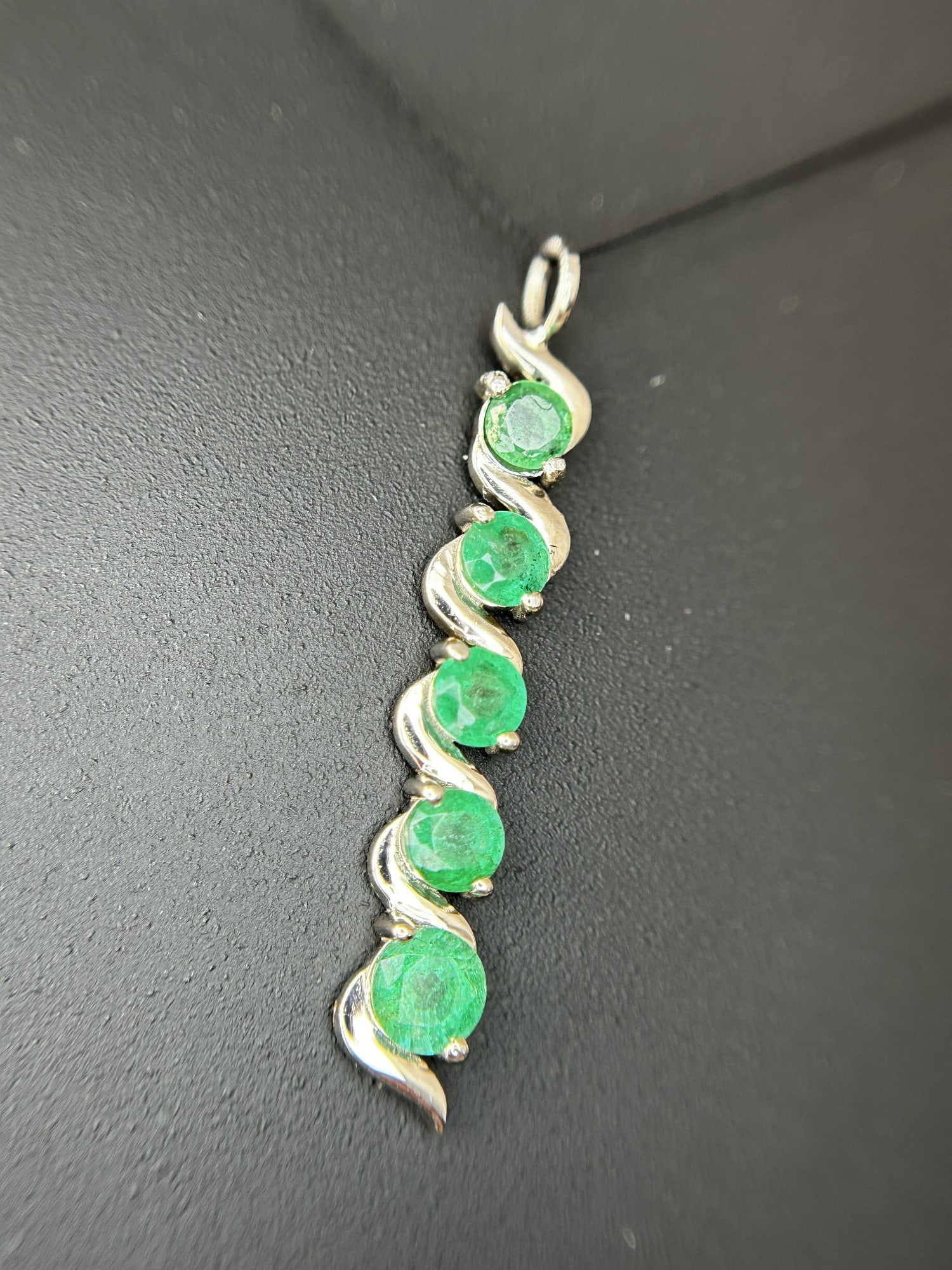 Beautiful 1.17ct Natural Emerald Pendant With Platinum 950 - 3