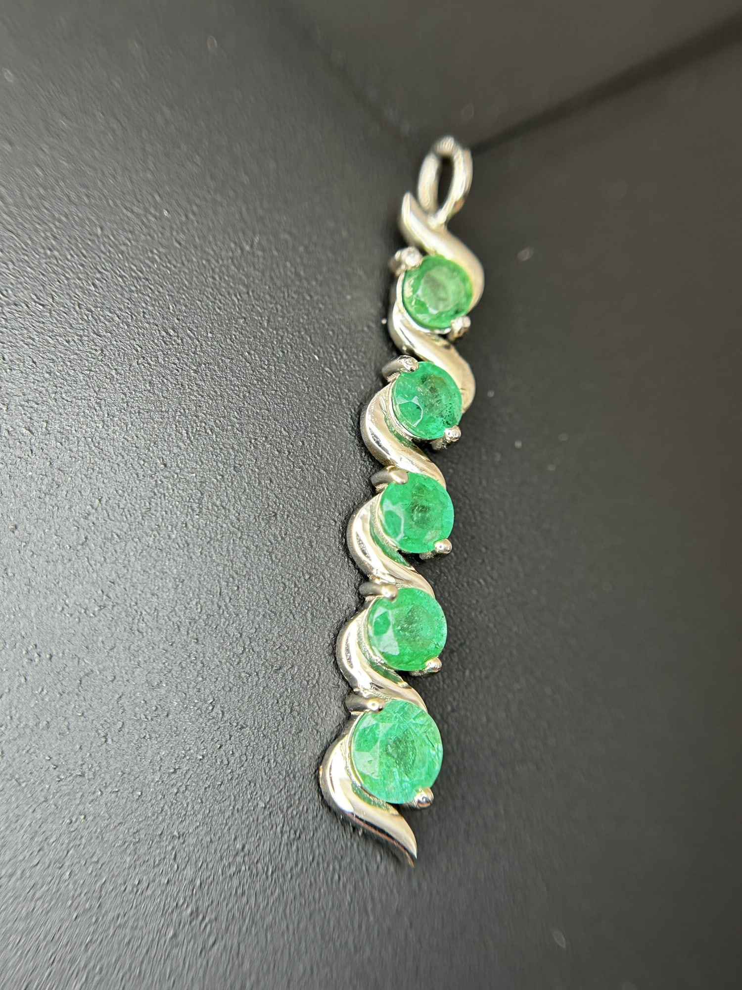Beautiful 1.17ct Natural Emerald Pendant With Platinum 950 - 4