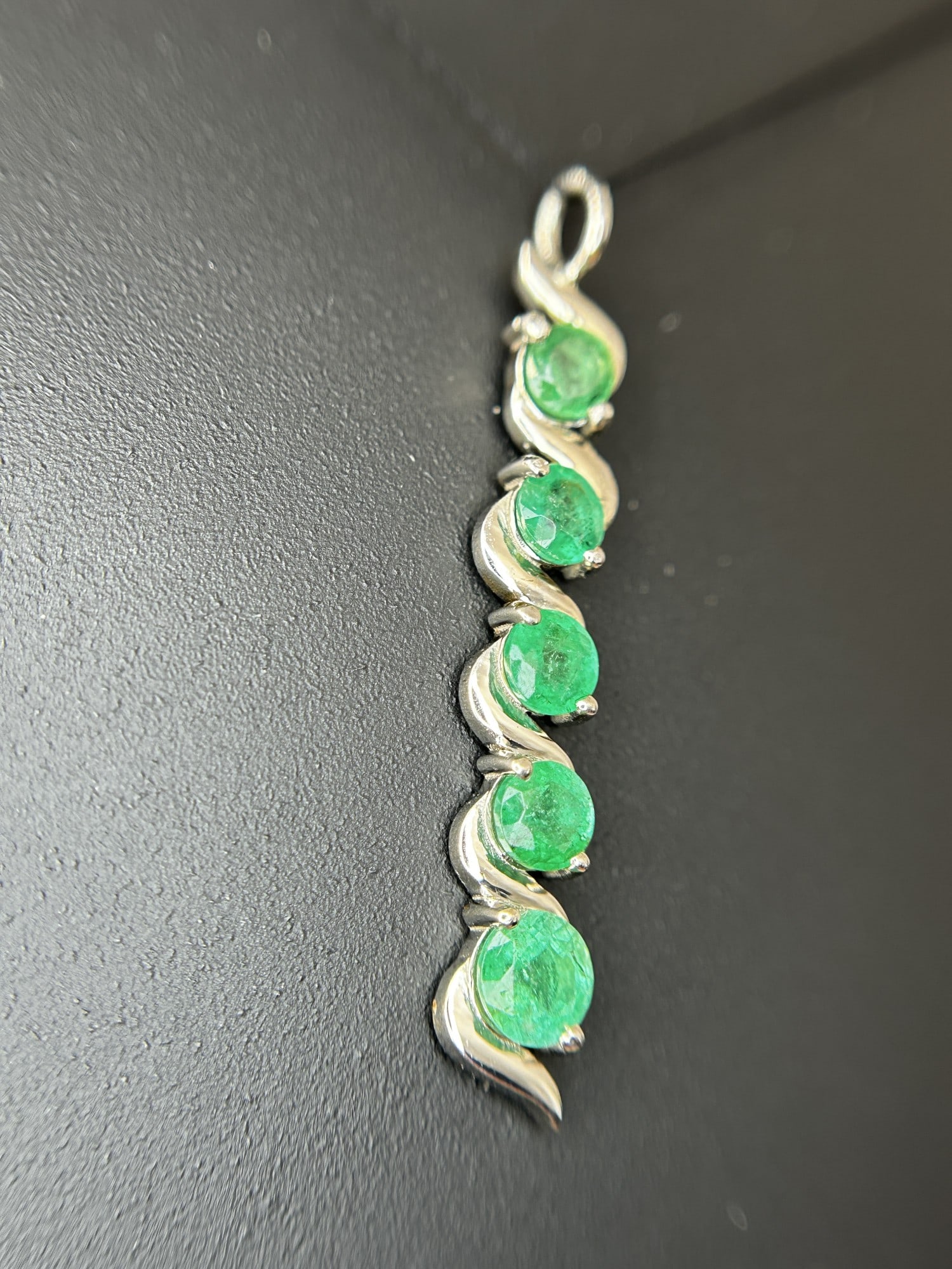 Beautiful 1.17ct Natural Emerald Pendant With Platinum 950 - 5