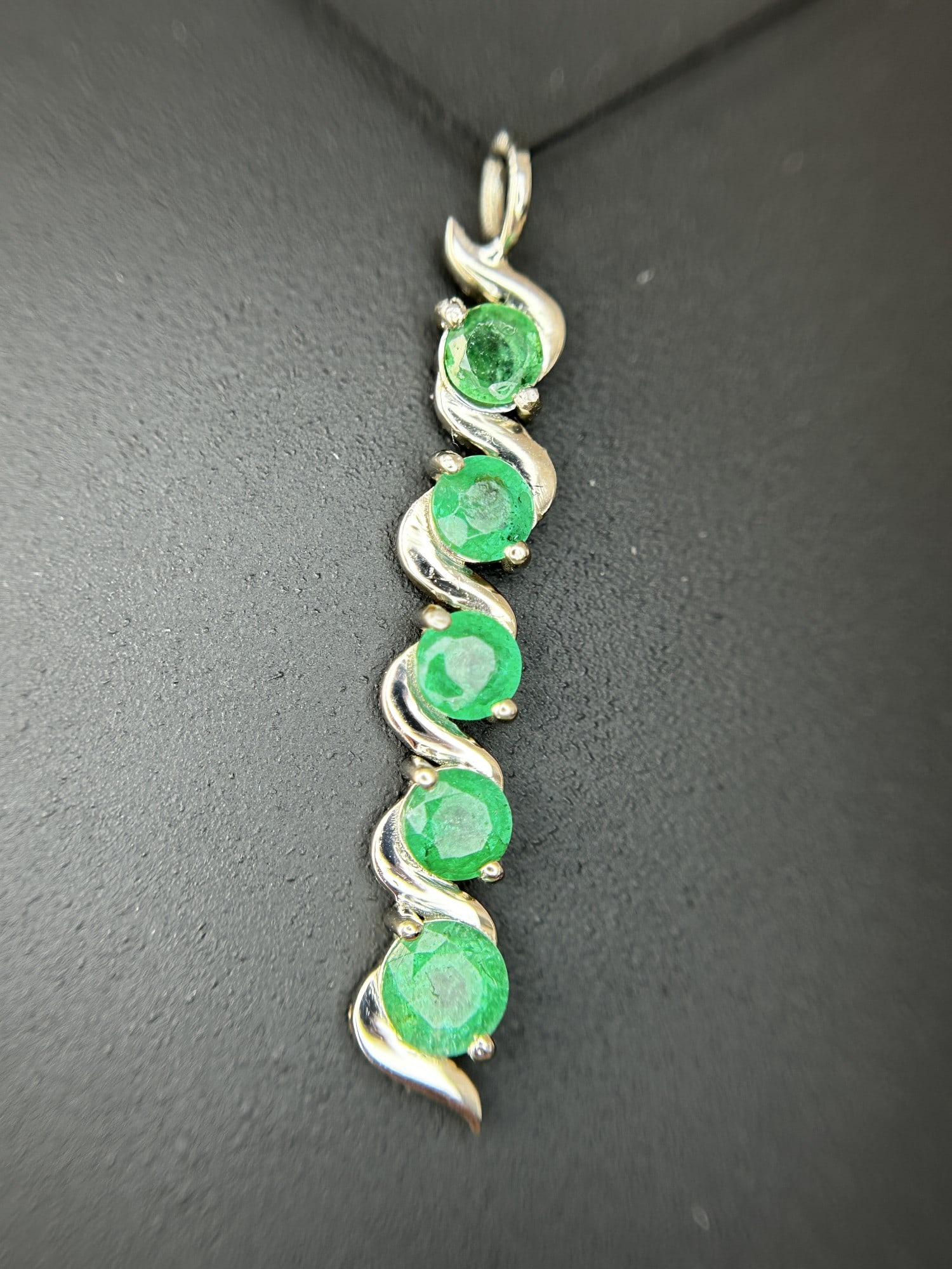 Beautiful 1.17ct Natural Emerald Pendant With Platinum 950 - 6
