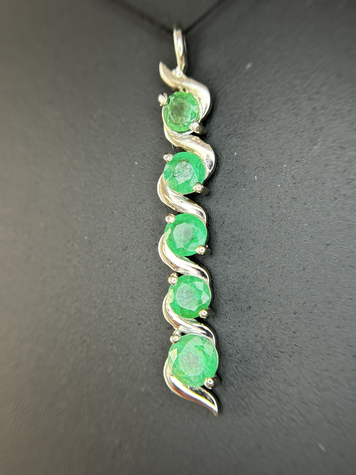 Beautiful 1.17ct Natural Emerald Pendant With Platinum 950 - 7