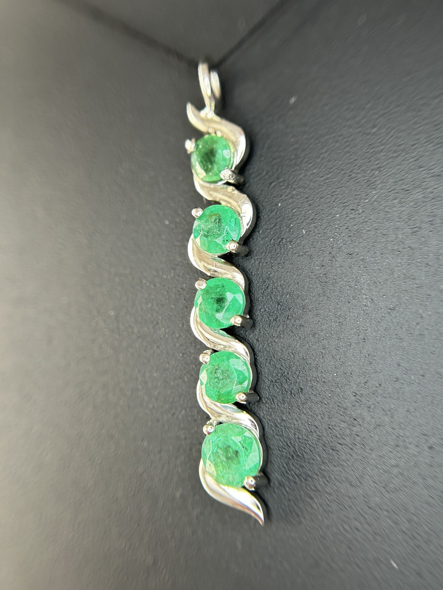 Beautiful 1.17ct Natural Emerald Pendant With Platinum 950 - 8