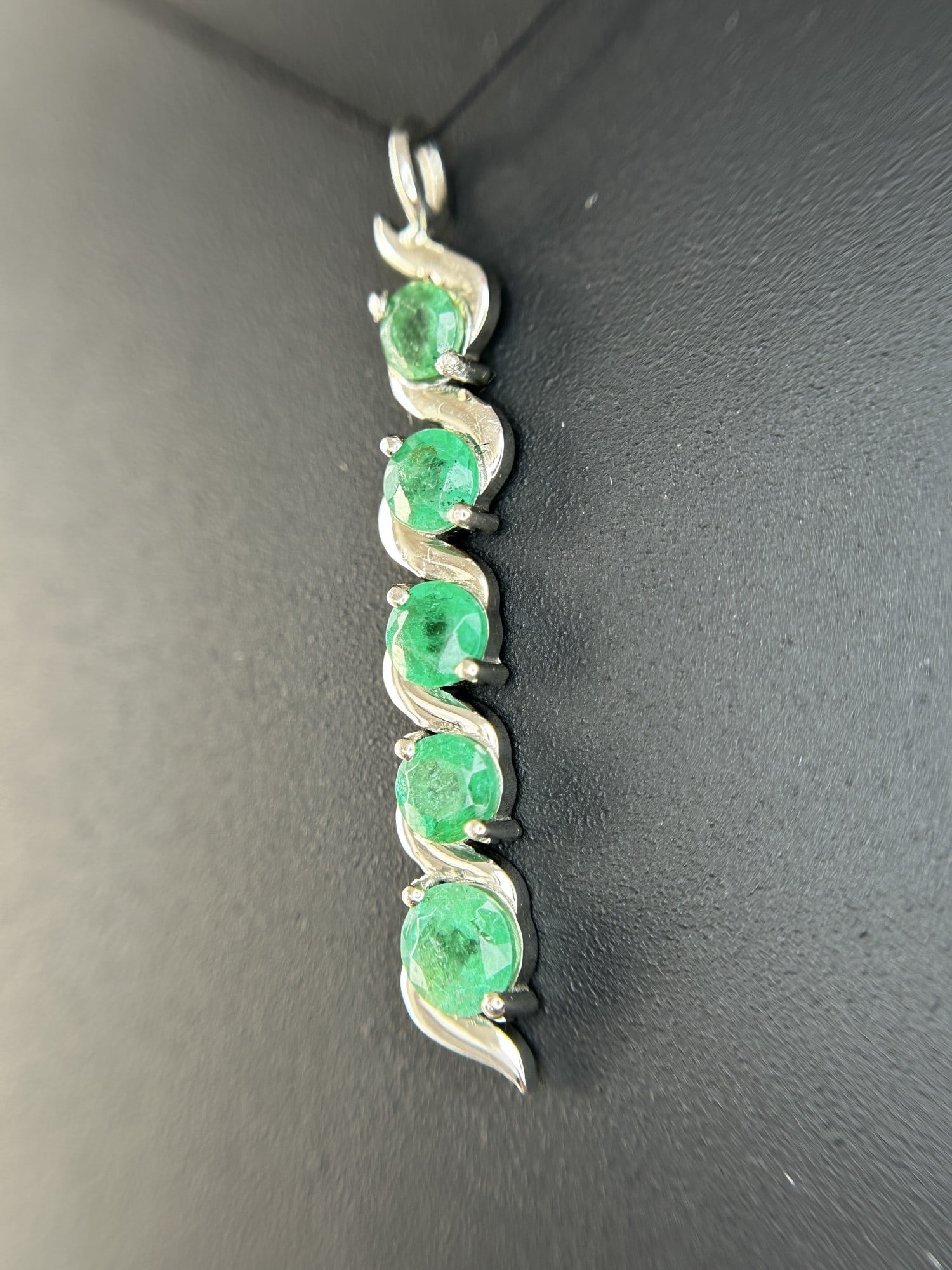 Beautiful 1.17ct Natural Emerald Pendant With Platinum 950 - 9