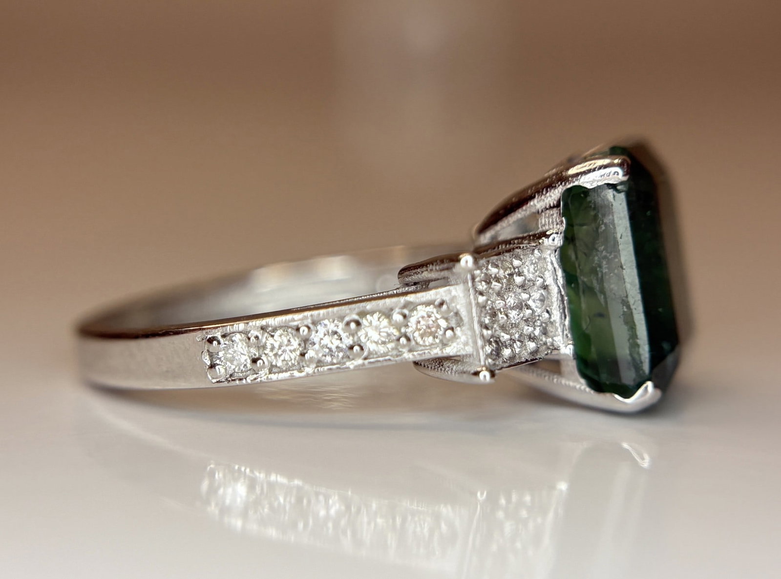 Beautiful 4.49 CT Natural Emerald With Natural Diamonds & 18k Gold - 7