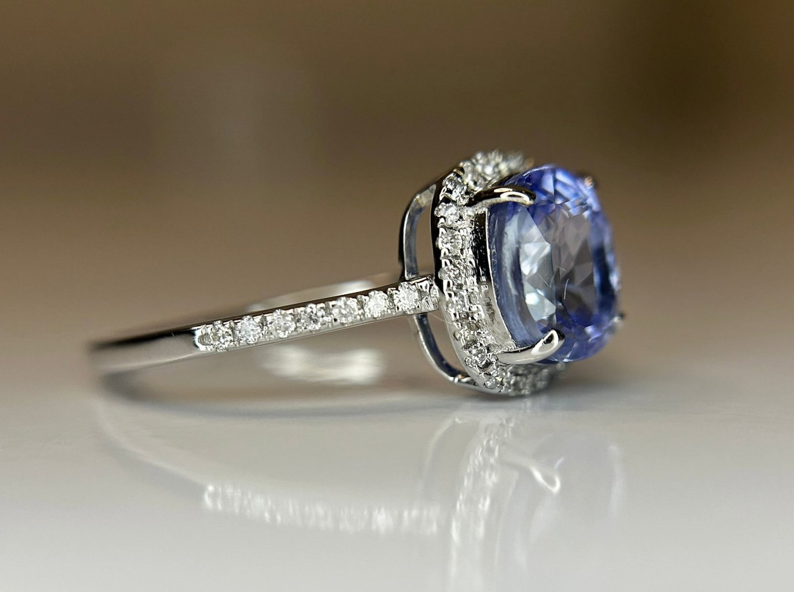 2.51 CT Unheated/Untreated Ceylon Cornflour Blue Sapphire Diamonds & 18k Gold - 2