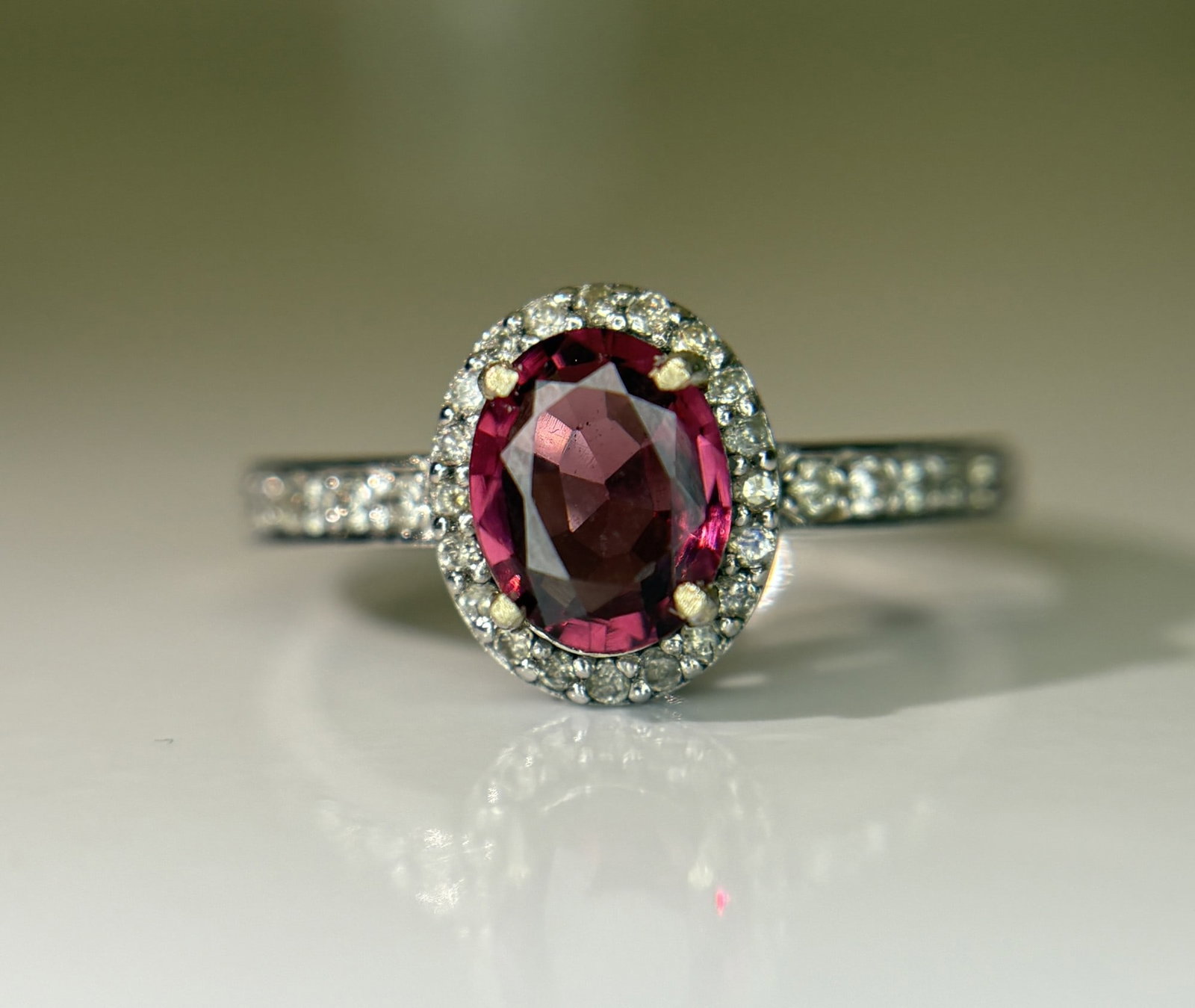 Beautiful Natural 1.00 Ct Spinel Ring With Diamonds and 18k Gold - 5