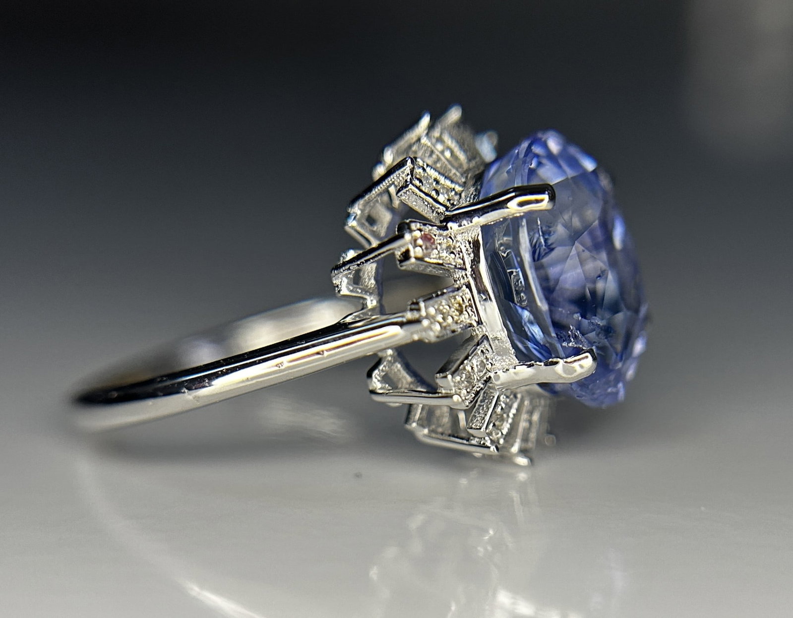 Beautiful 7.90CT Unheated Ceylon Blue Sapphire With Natural Diamonds & 18k Gold - 5