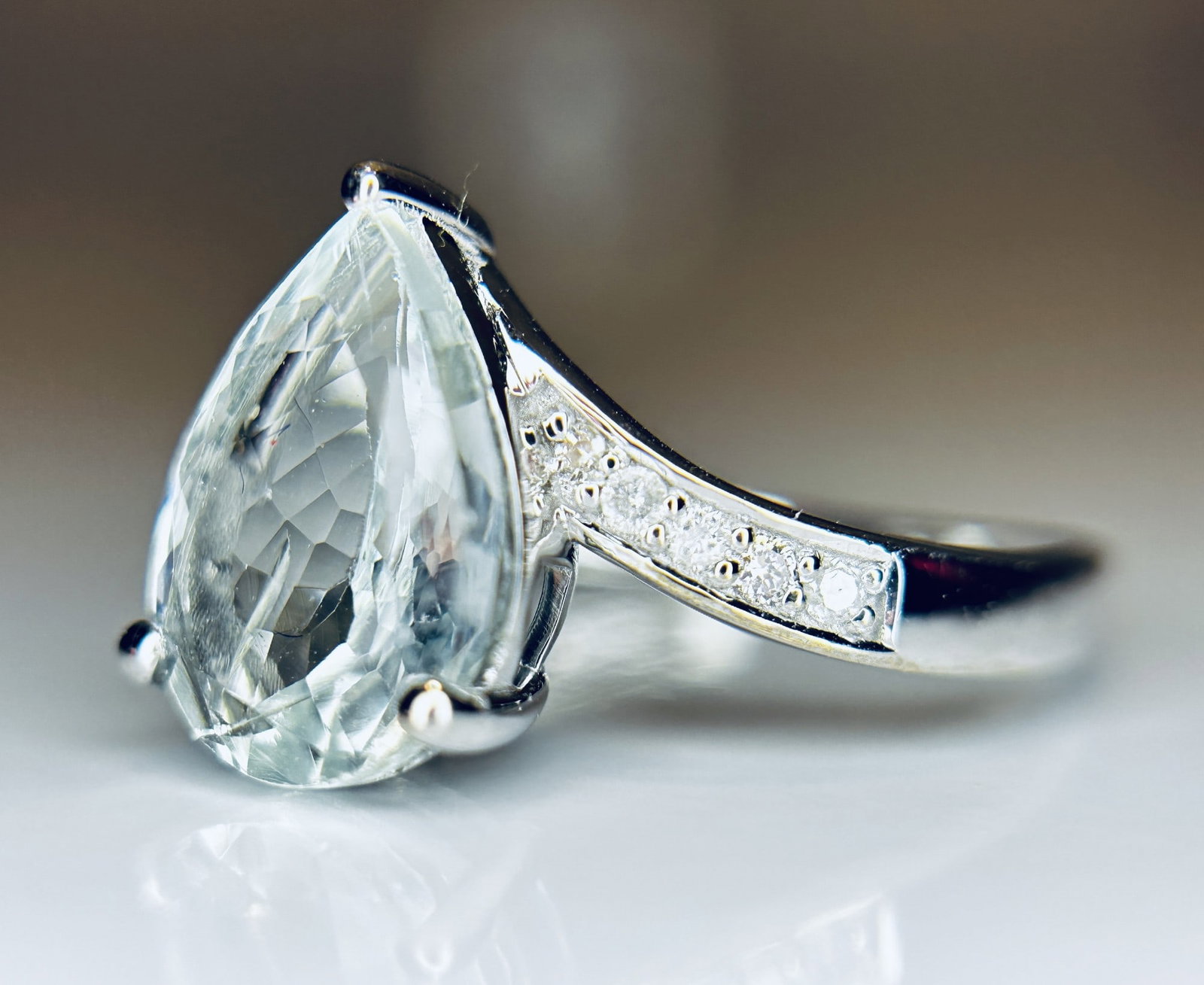Beautiful 2.60 CT Natural Aquamarine Ring With Natural Diamonds & 18k White Gold - 2
